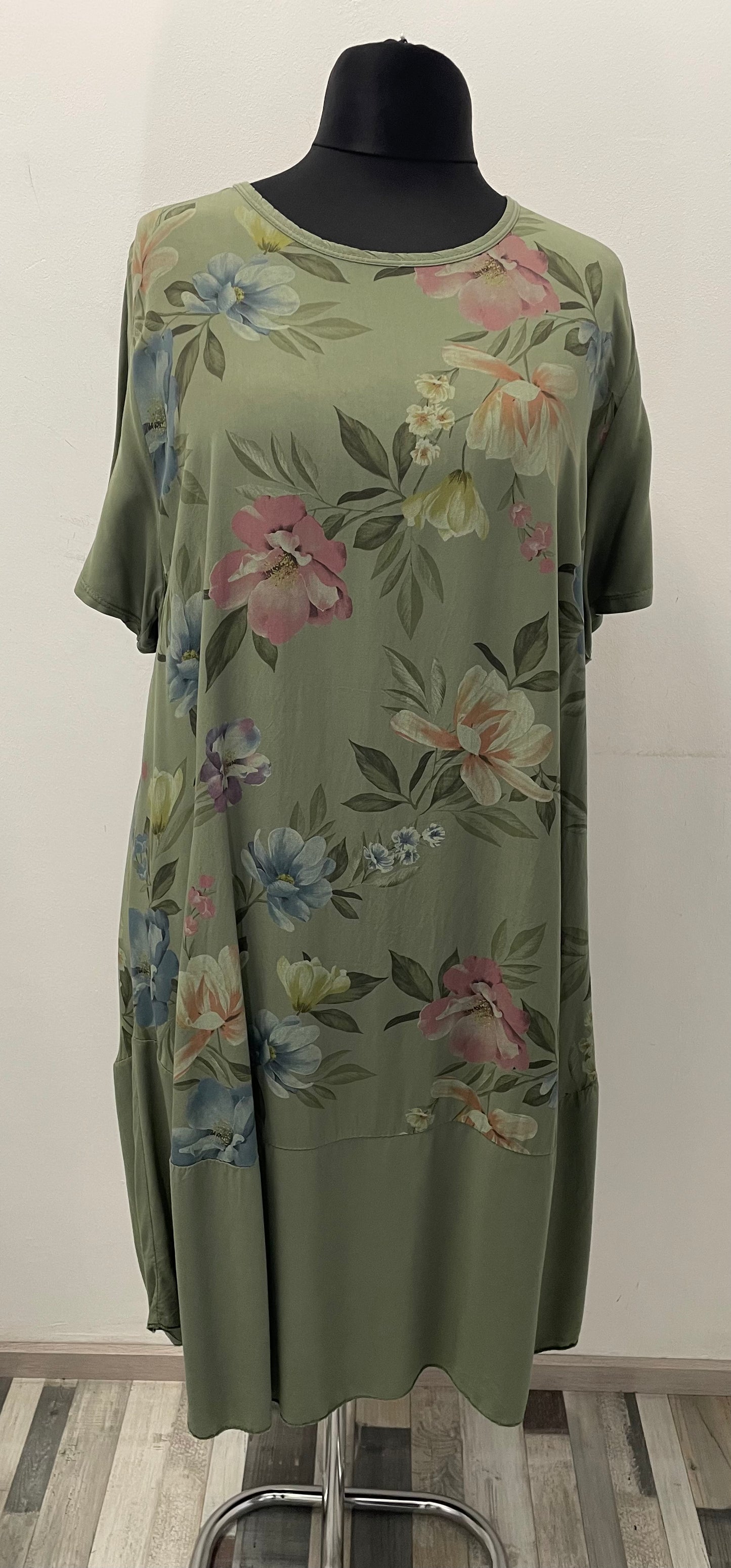 Sommerkleid mit Blumenmuster I