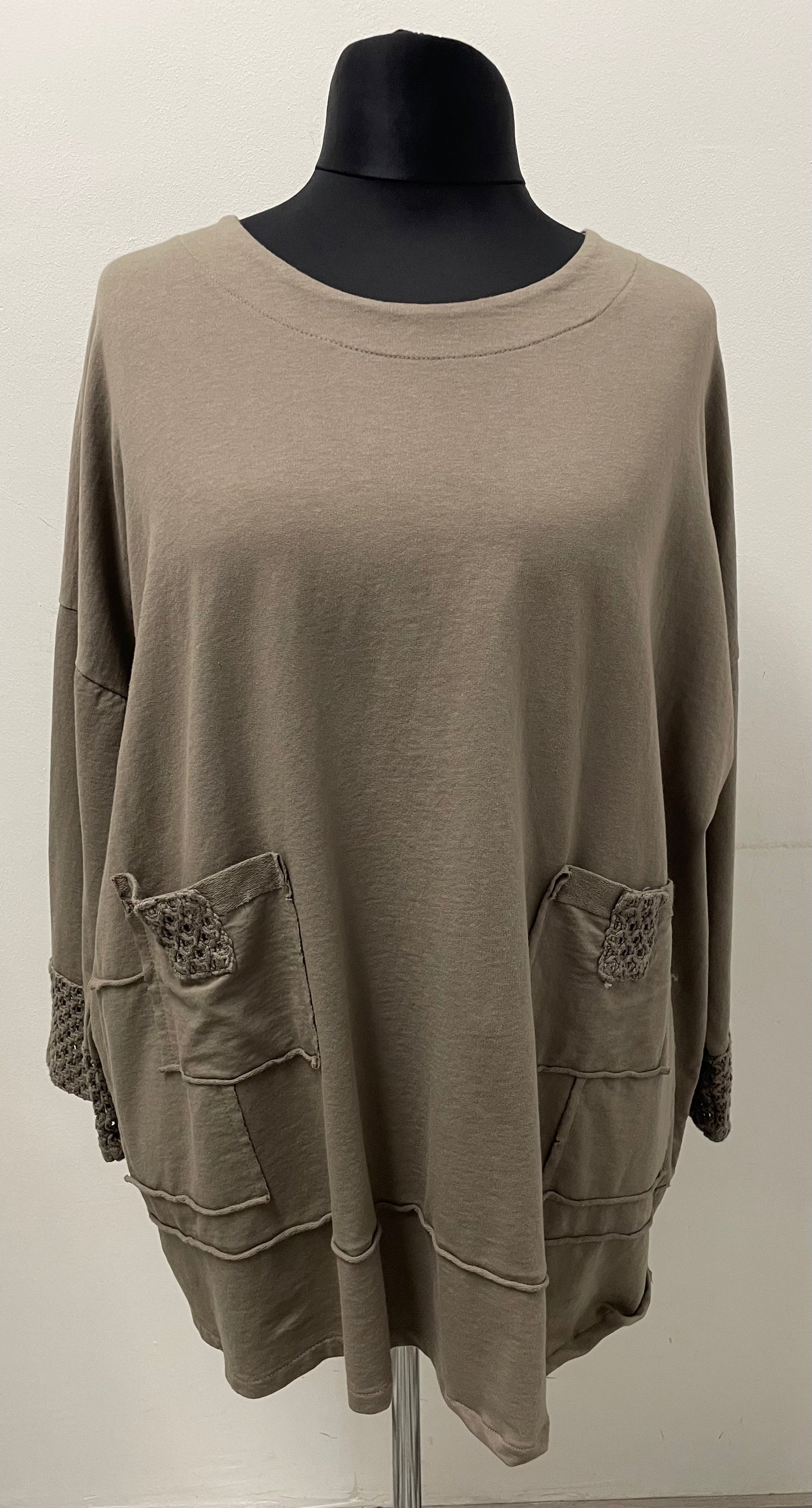 Shirt mit Netzeinsatz an den Ärmeln