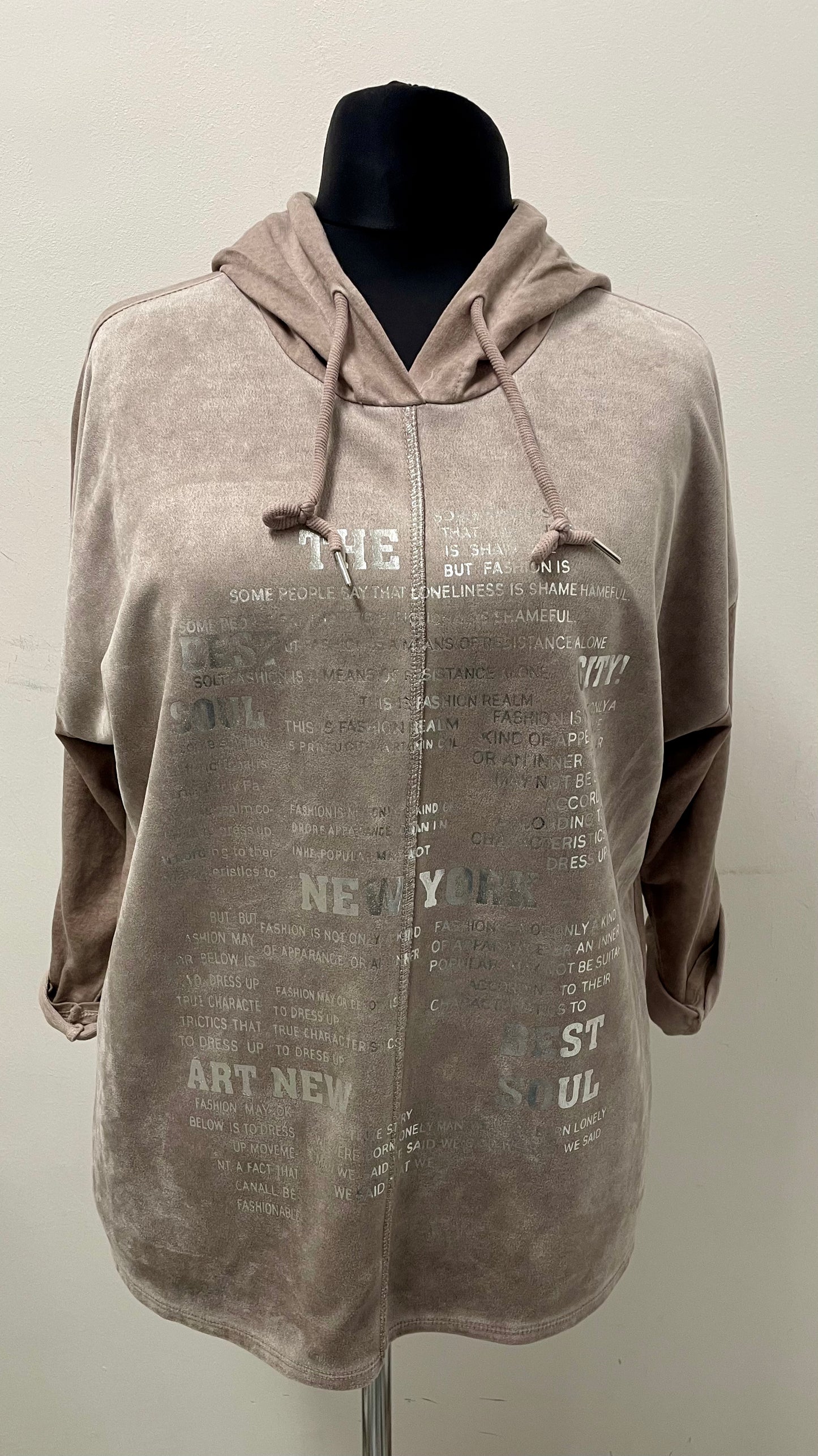 Langarmshirt mit Kapuze und silberfarbenen Aufdruck