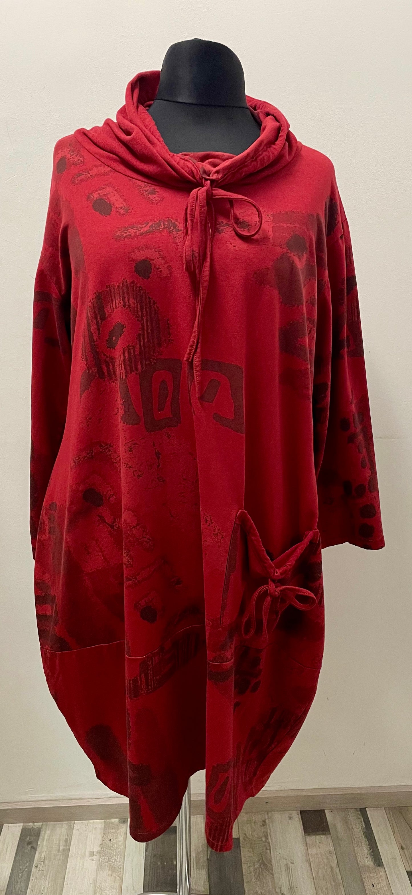 Kleid mit Schlauchkragen und aufgesetzter Tasche