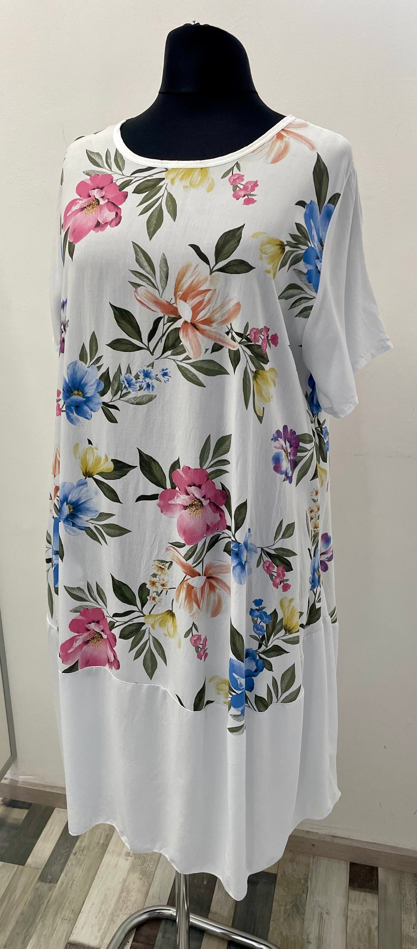 Sommerkleid mit Blumenmuster I