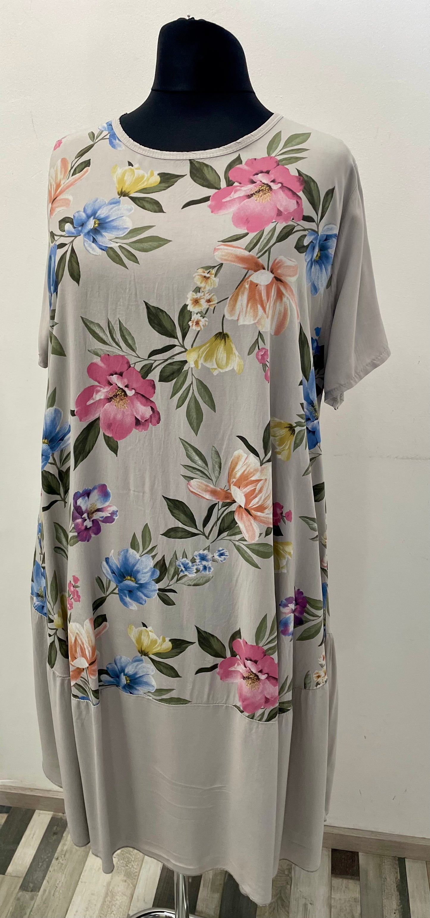 Sommerkleid mit Blumenmuster I