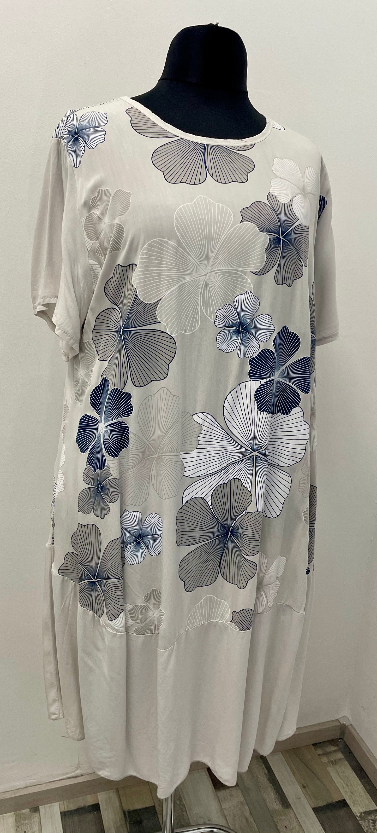Sommerkleid mit Blumenmuster II