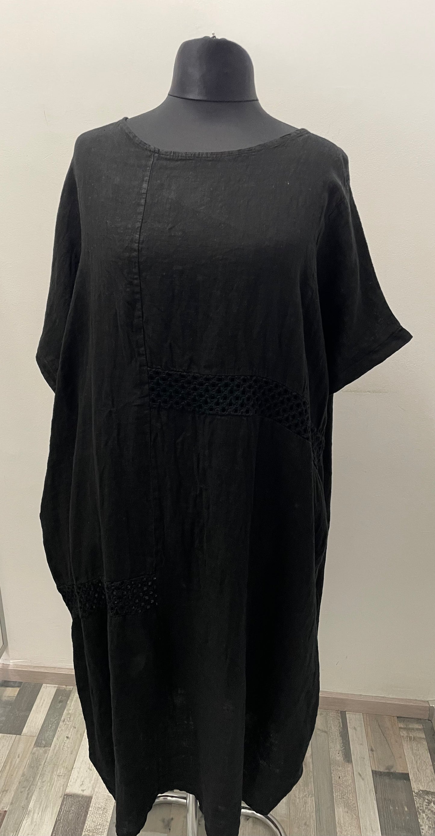Oversize Leinenkleid mit Netzeinsatz
