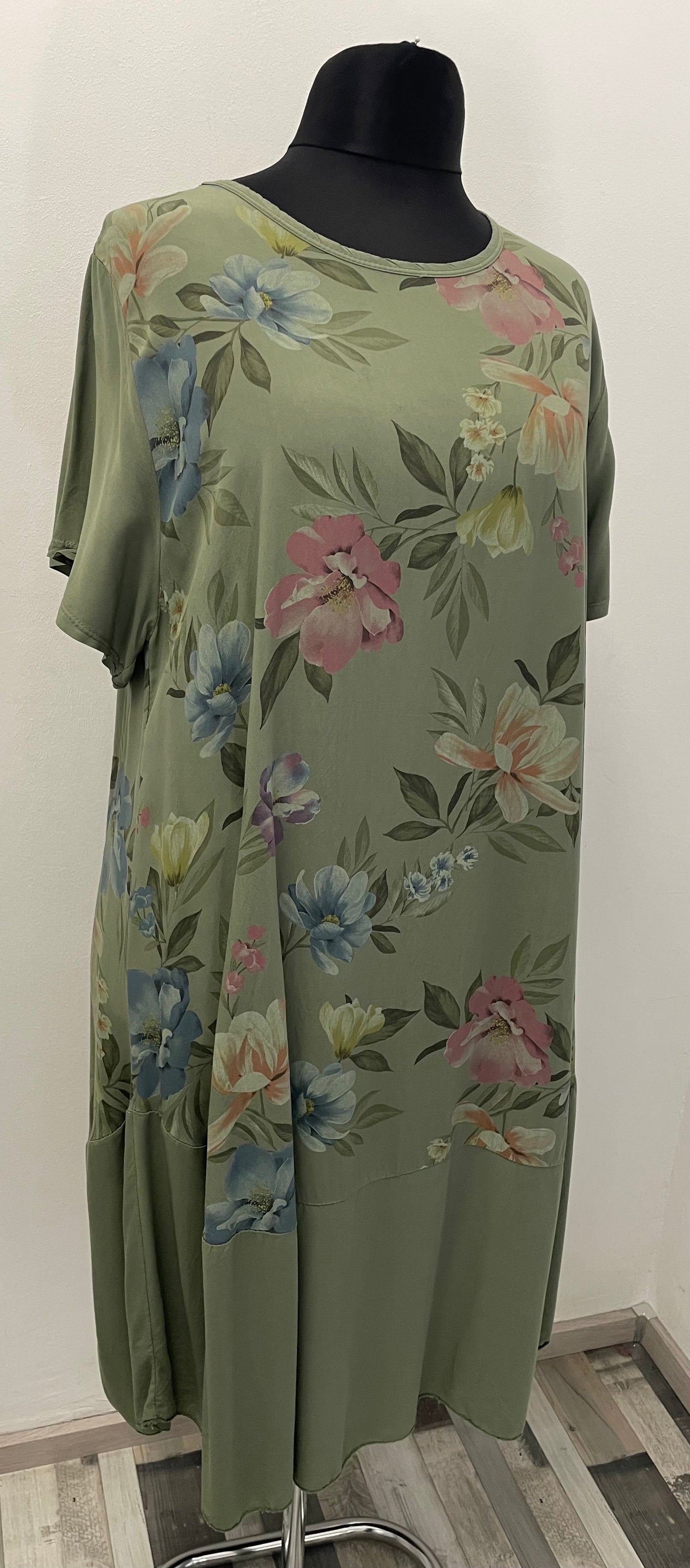 Sommerkleid mit Blumenmuster I