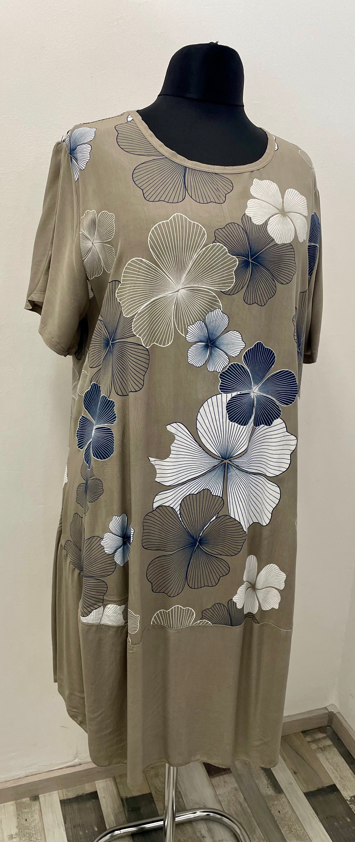 Sommerkleid mit Blumenmuster II