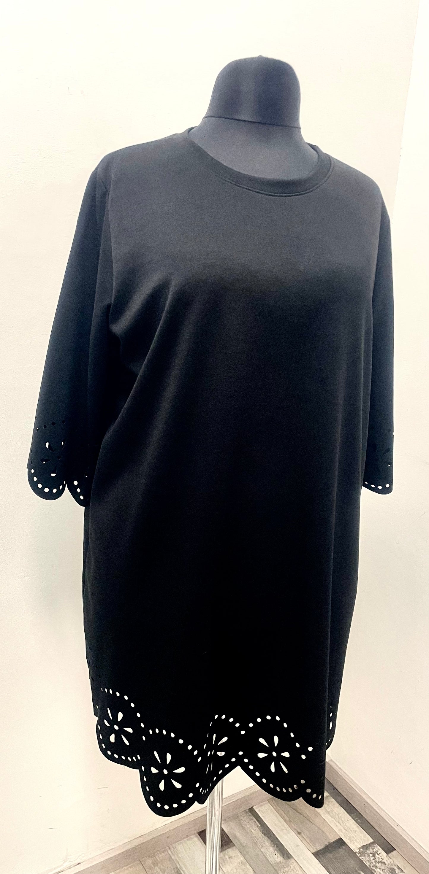 Kleid/Tunika mit Lochmuster