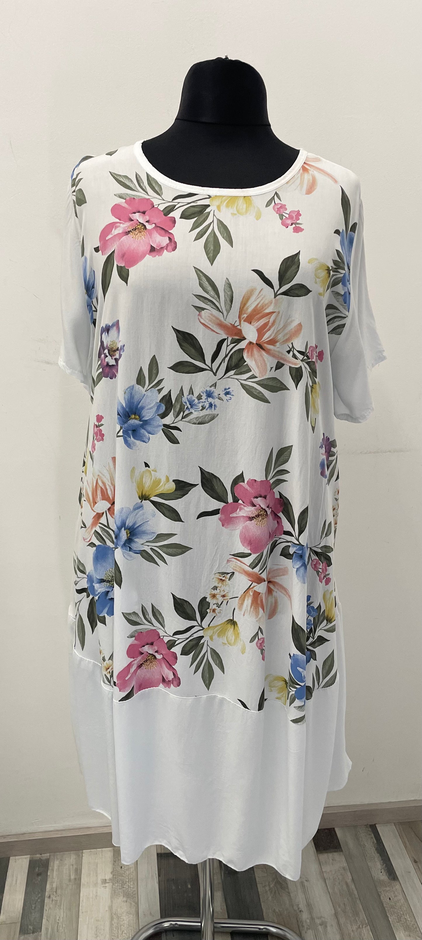 Sommerkleid mit Blumenmuster I