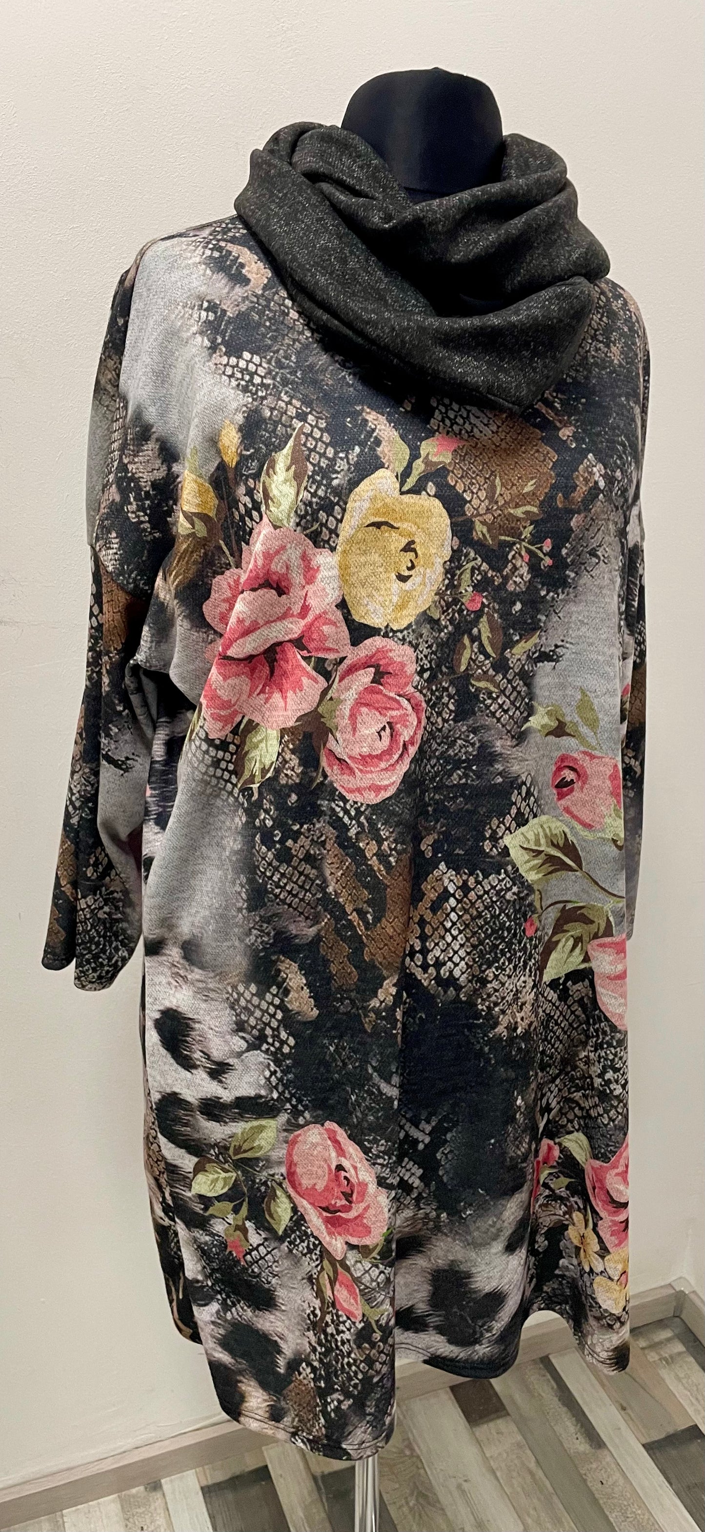 Kleid mit Loop-Schal