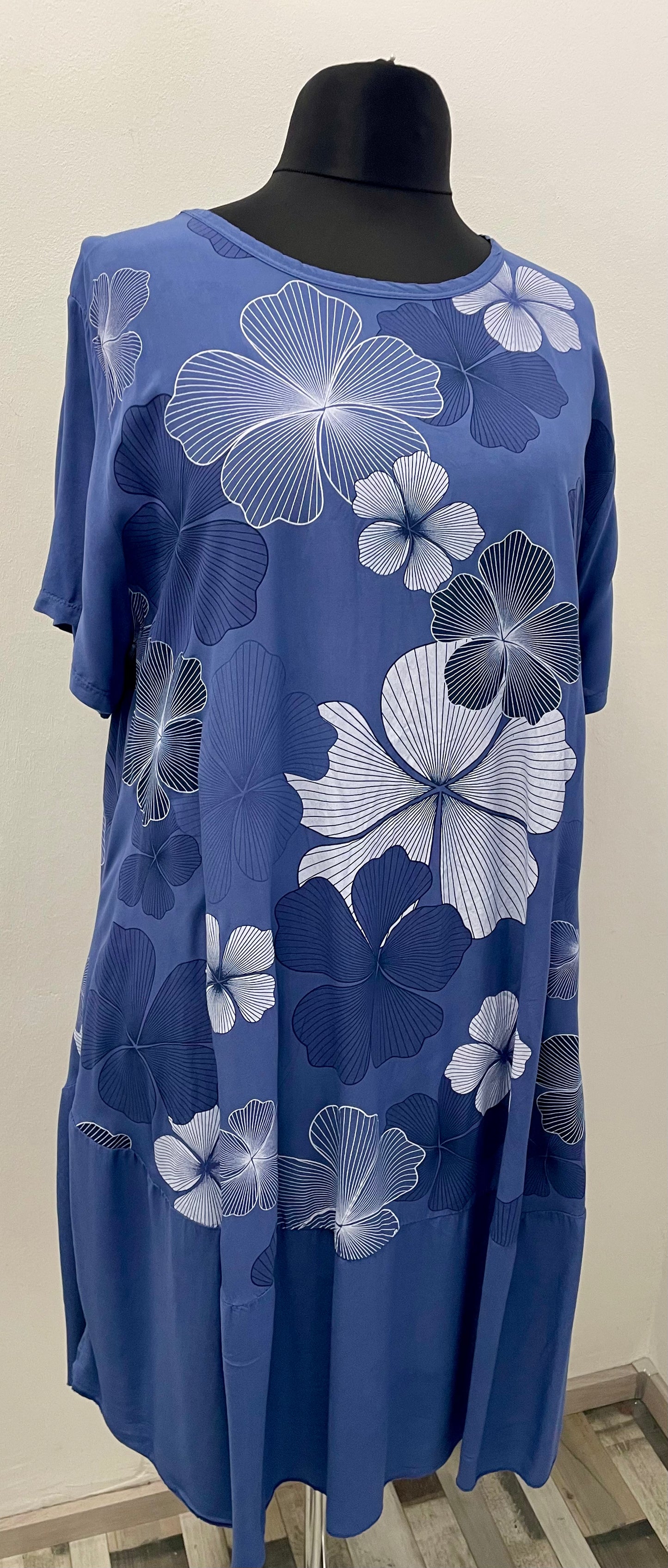 Sommerkleid mit Blumenmuster II