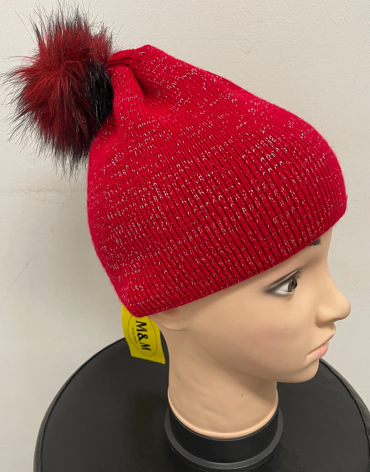 Mütze mit Bommel