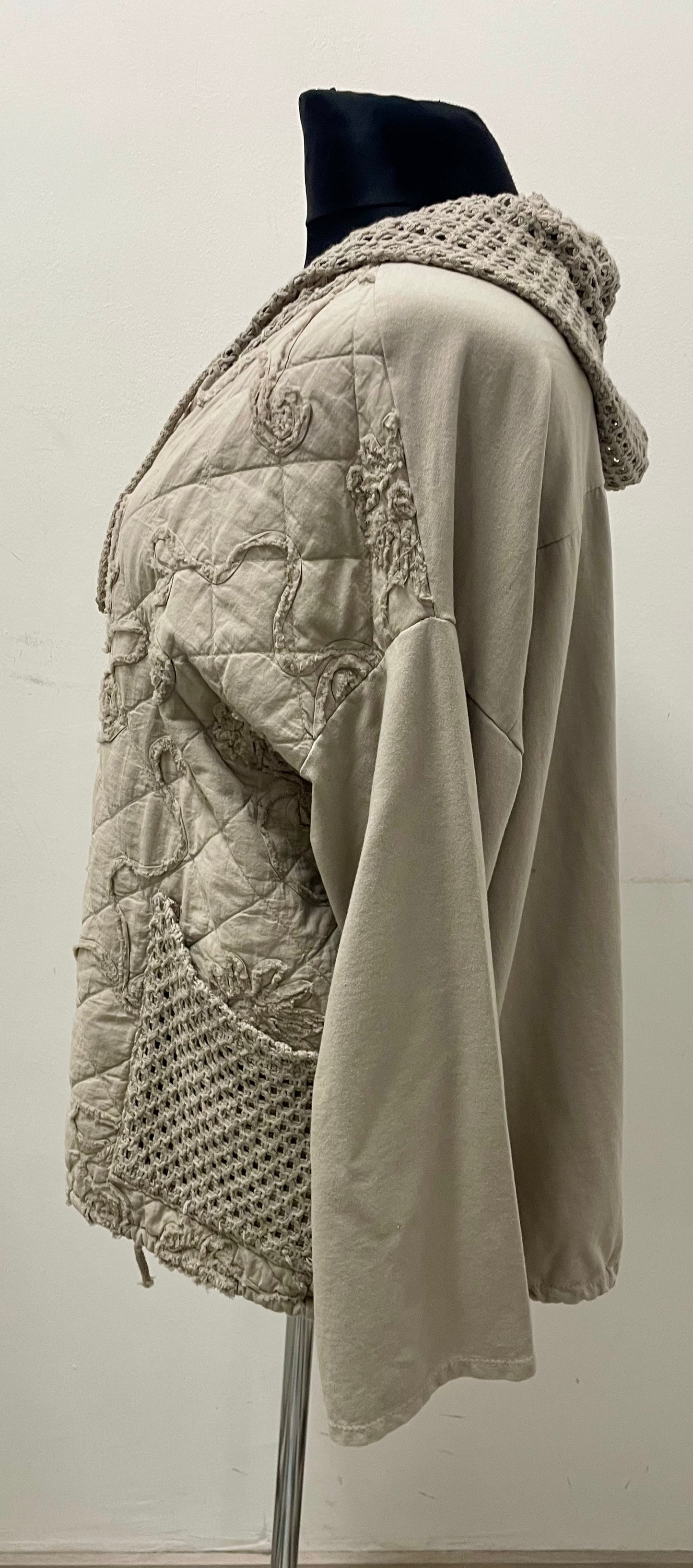 Jacke mit Netzkapuze