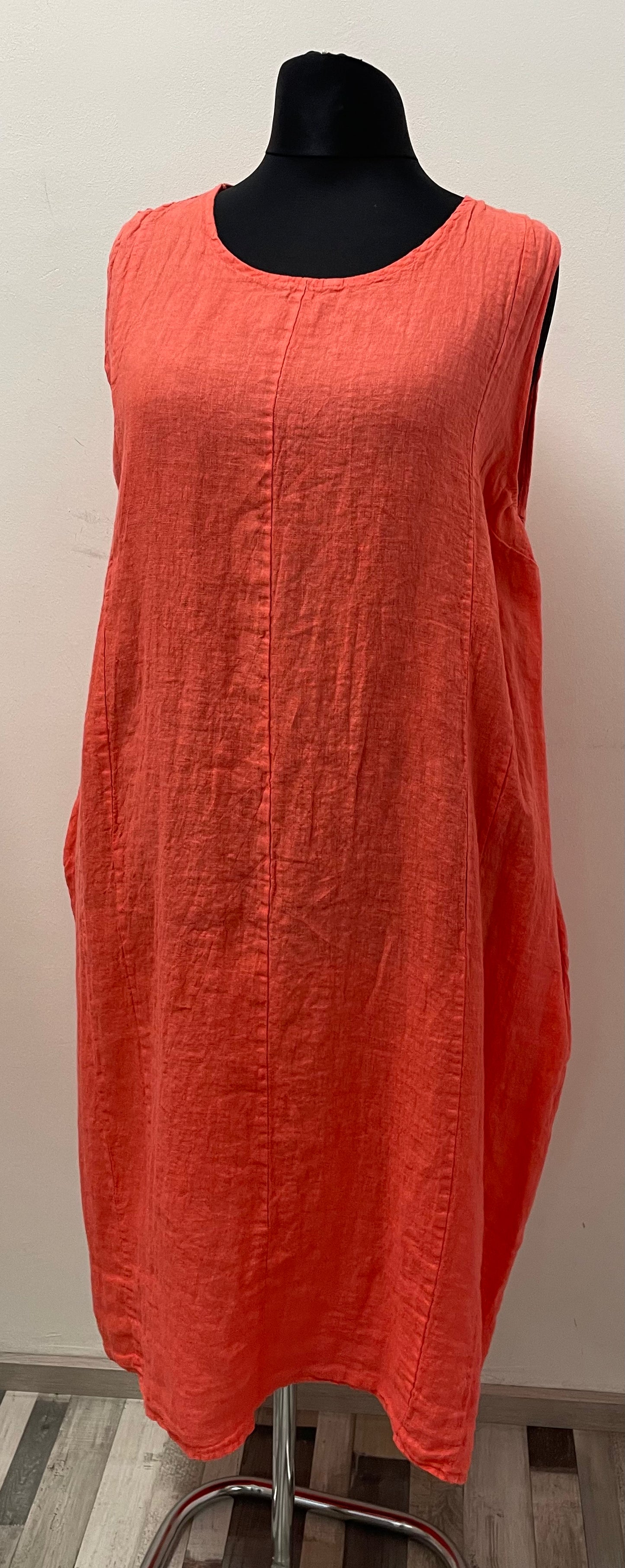 Leinenkleid ohne Arm mit elastischen Armausschnitt