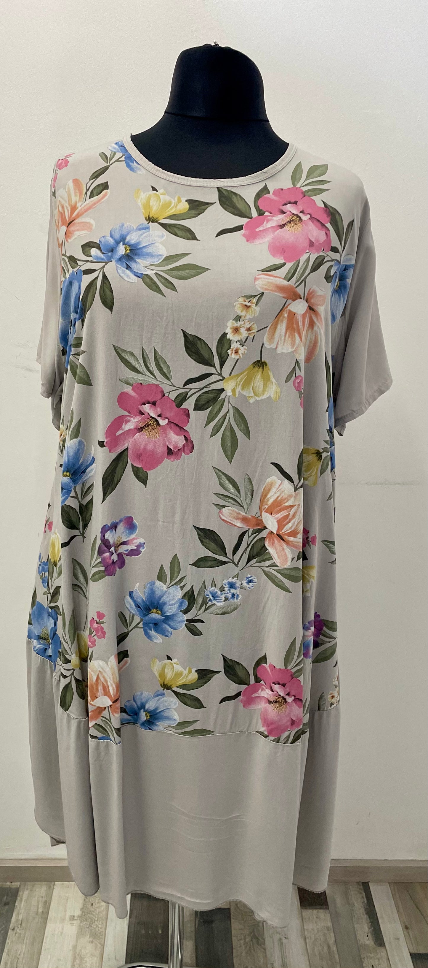 Sommerkleid mit Blumenmuster I