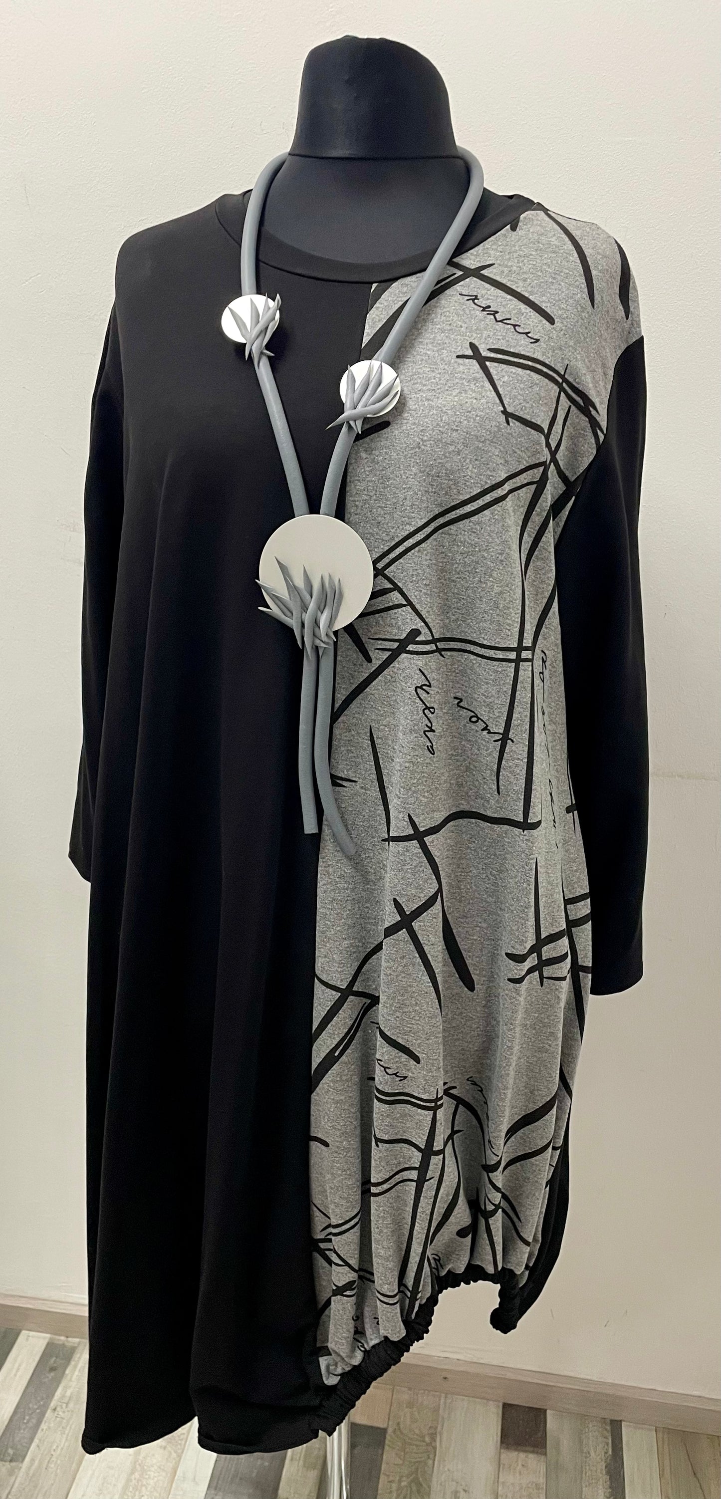 Kleid Schwarz/Grau mit asymmetrischer Optik