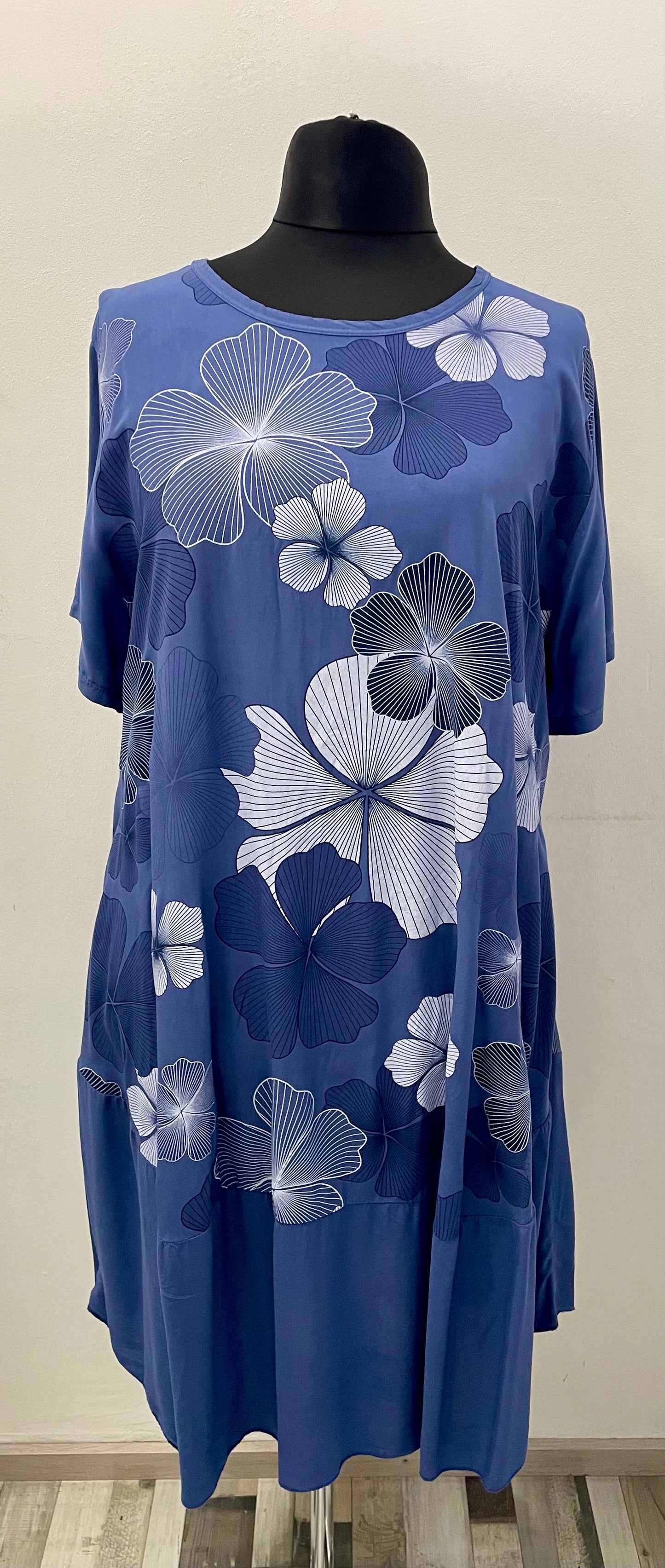 Sommerkleid mit Blumenmuster II