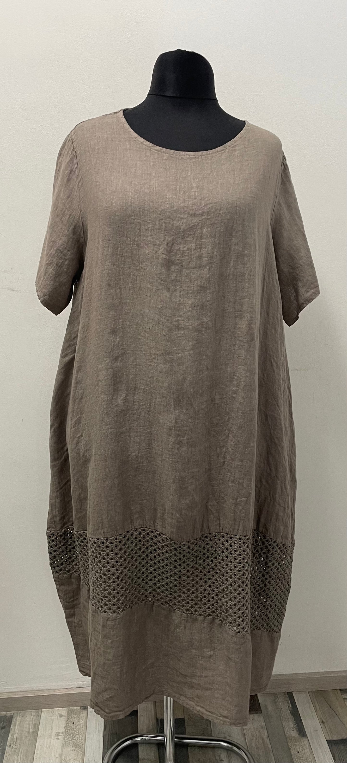 Leinenkleid mit Netzeinsatz
