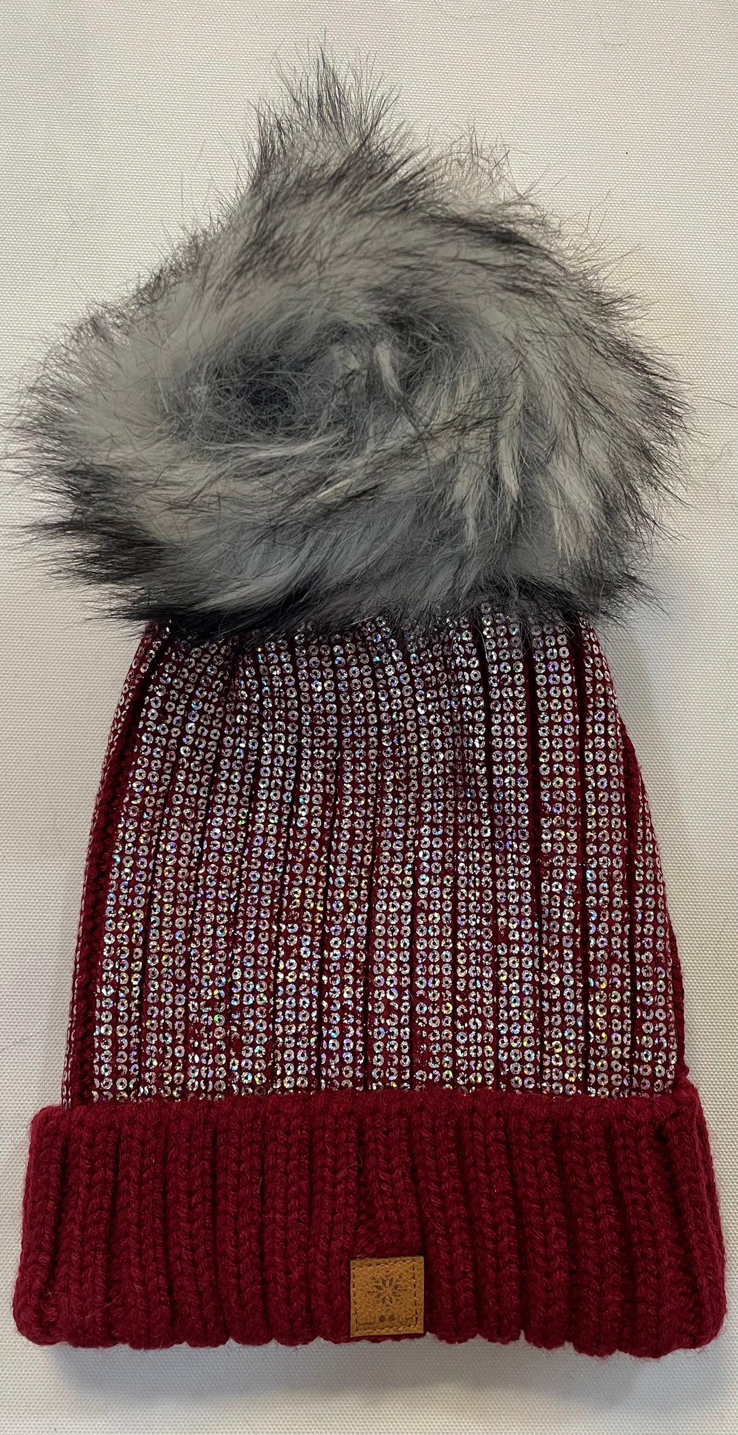 Strickmütze mit Bommel