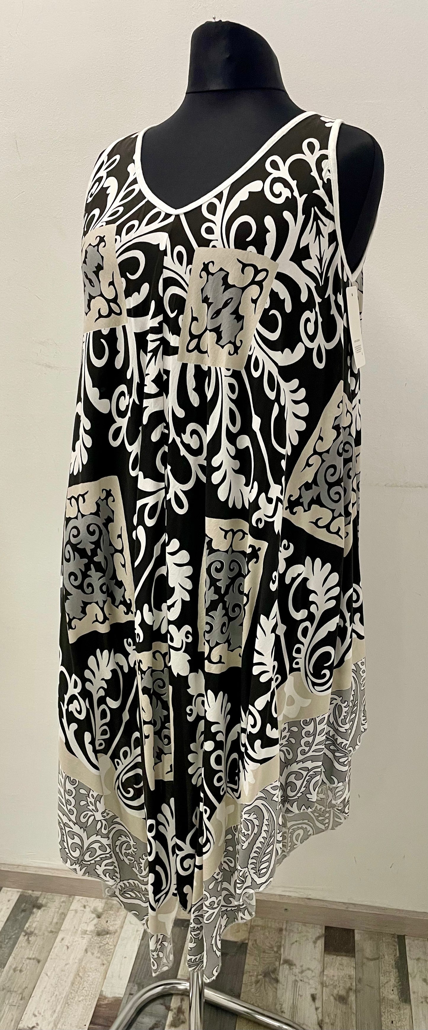 Sommerkleid mit breiten Träger