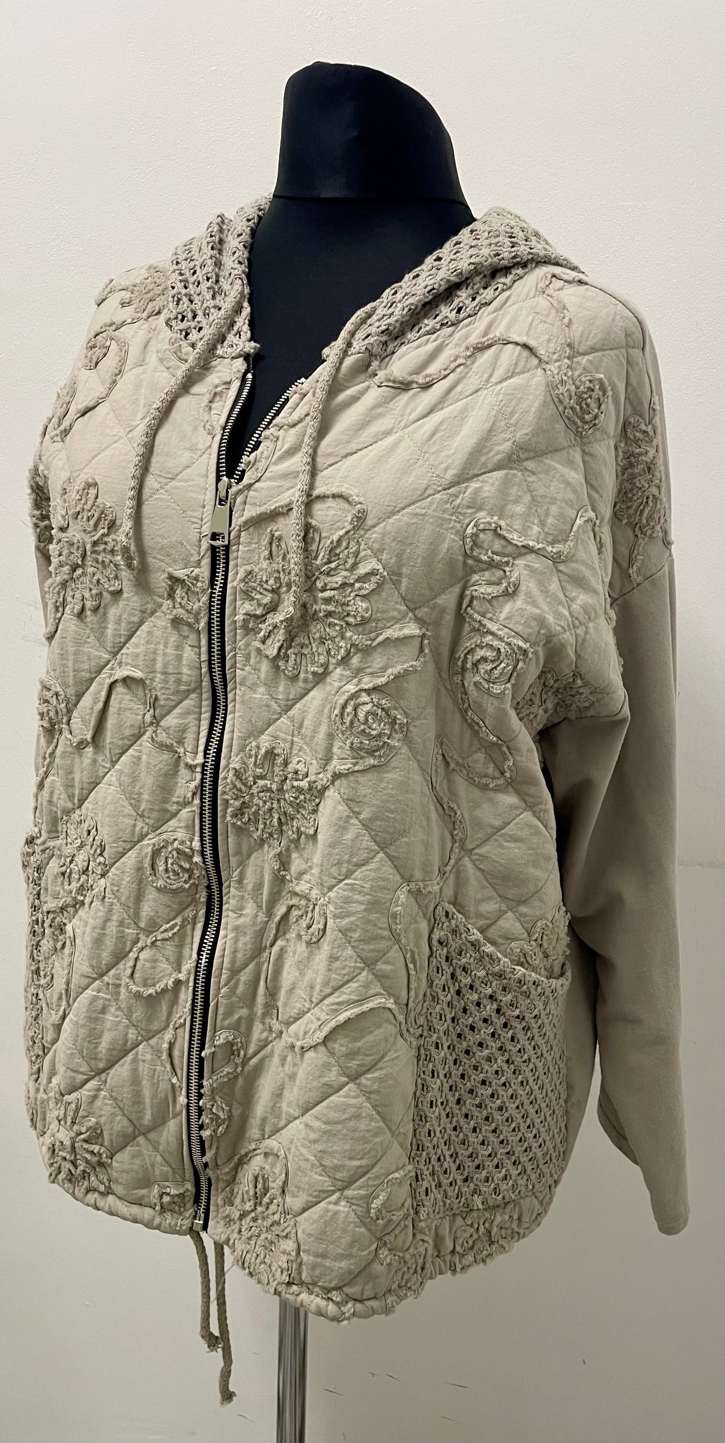 Jacke mit Netzkapuze