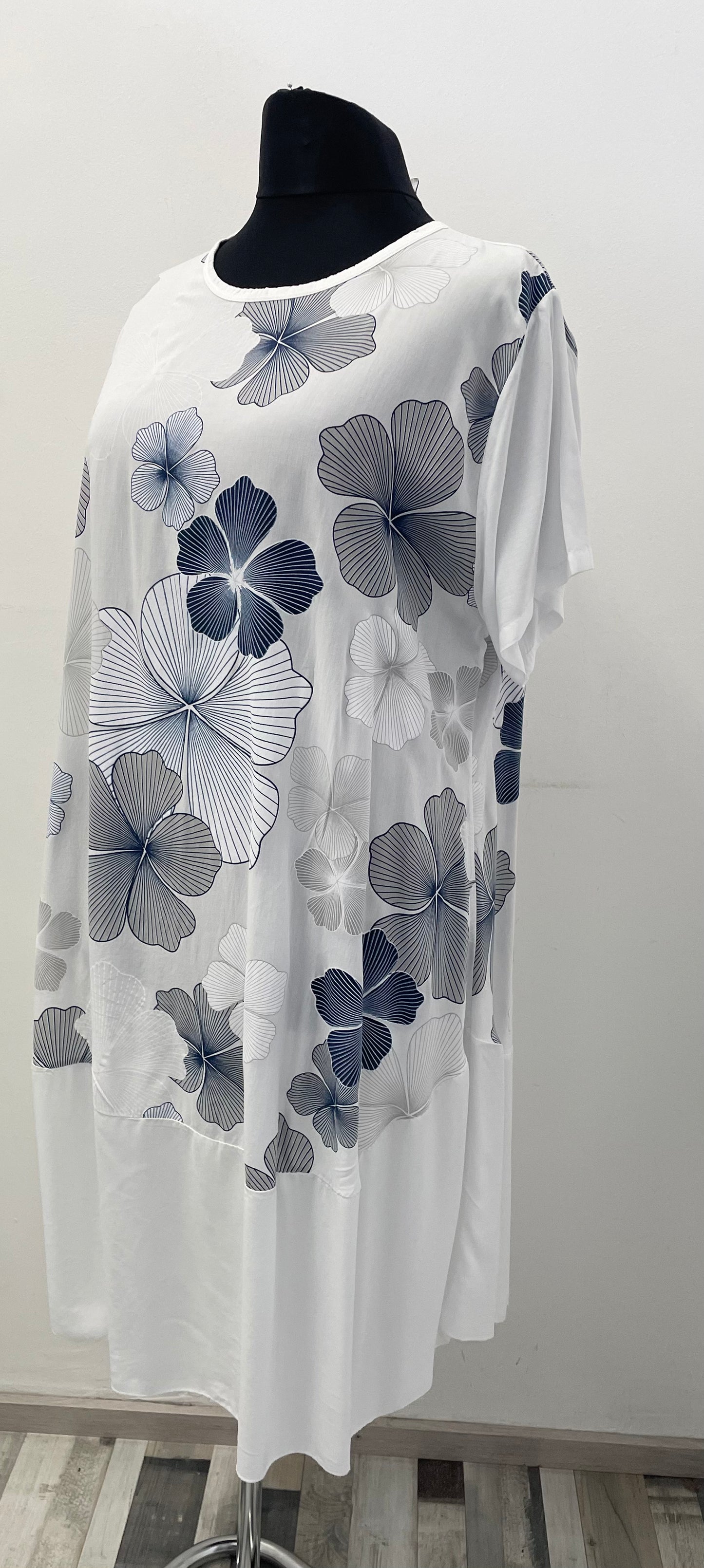 Sommerkleid mit Blumenmuster II