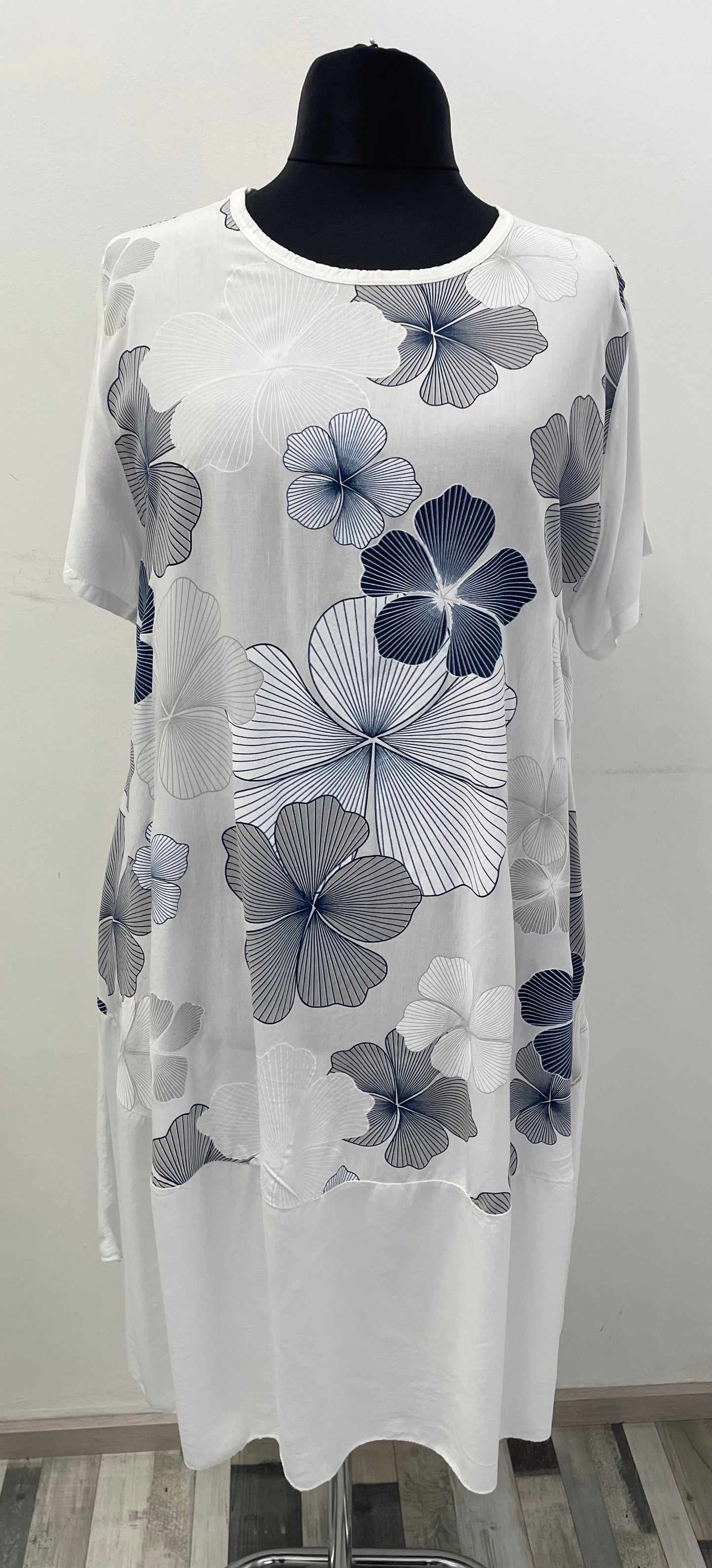 Sommerkleid mit Blumenmuster II