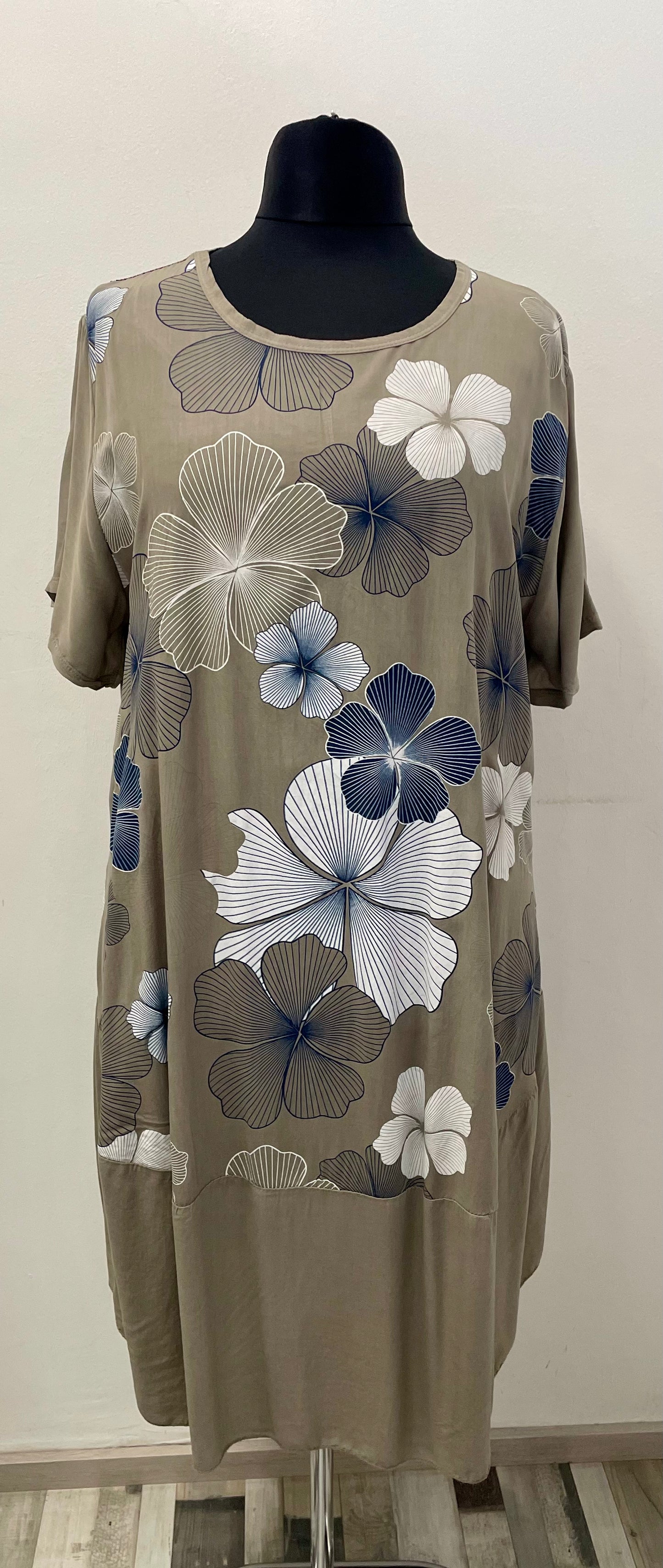 Sommerkleid mit Blumenmuster II