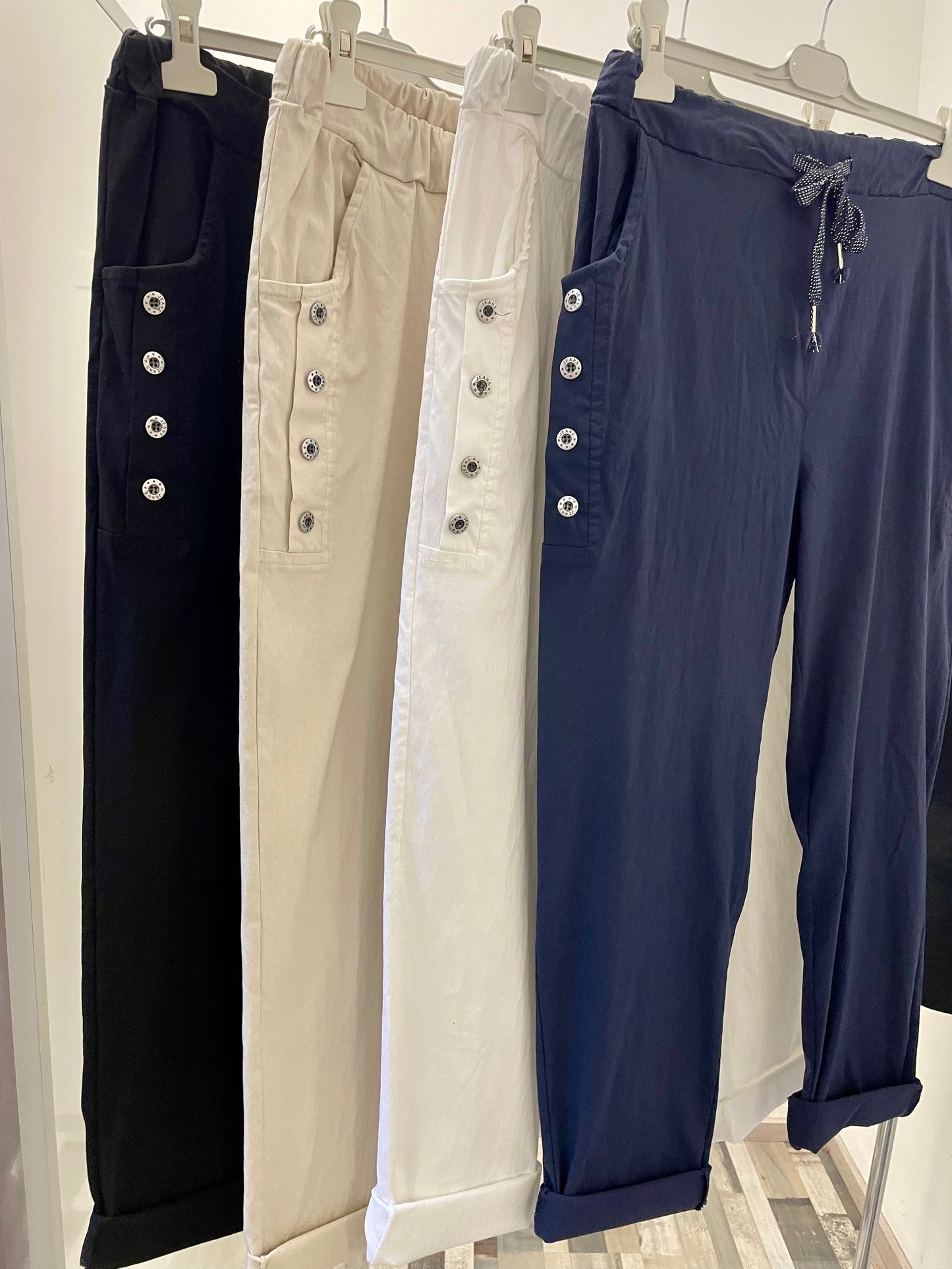 Schlupfhose mit Nieten