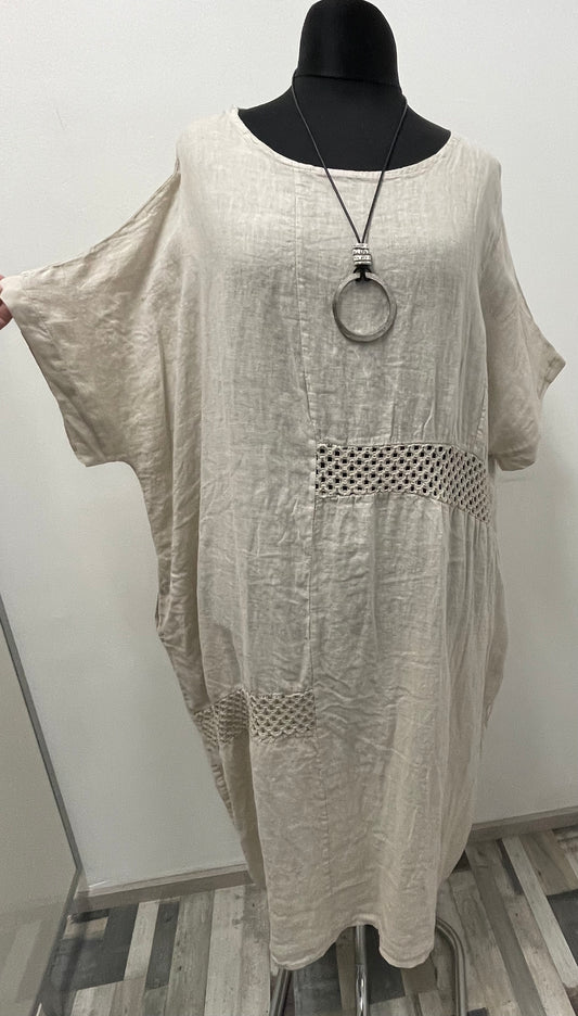 Oversize Leinenkleid mit Netzeinsatz