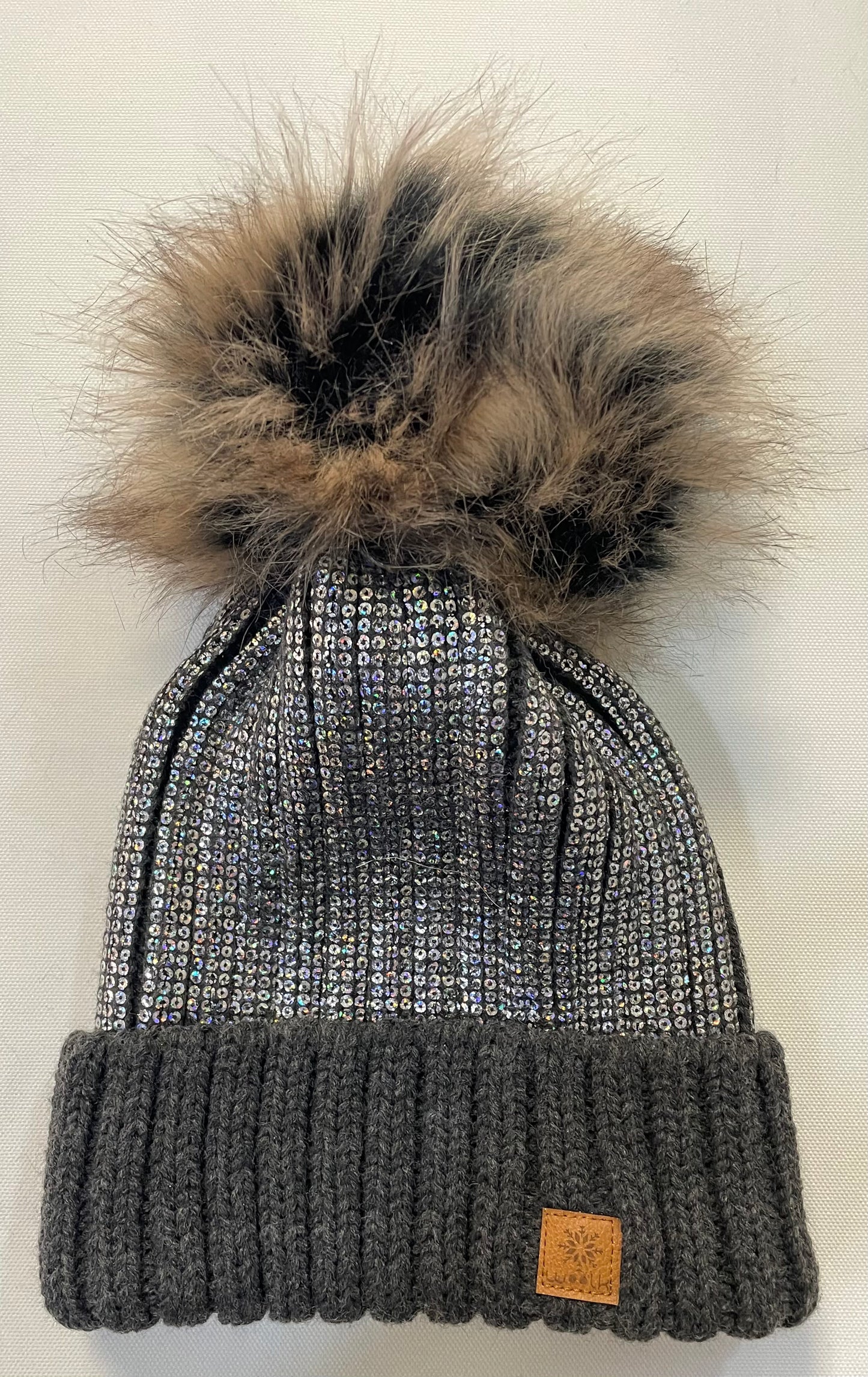 Strickmütze mit Bommel