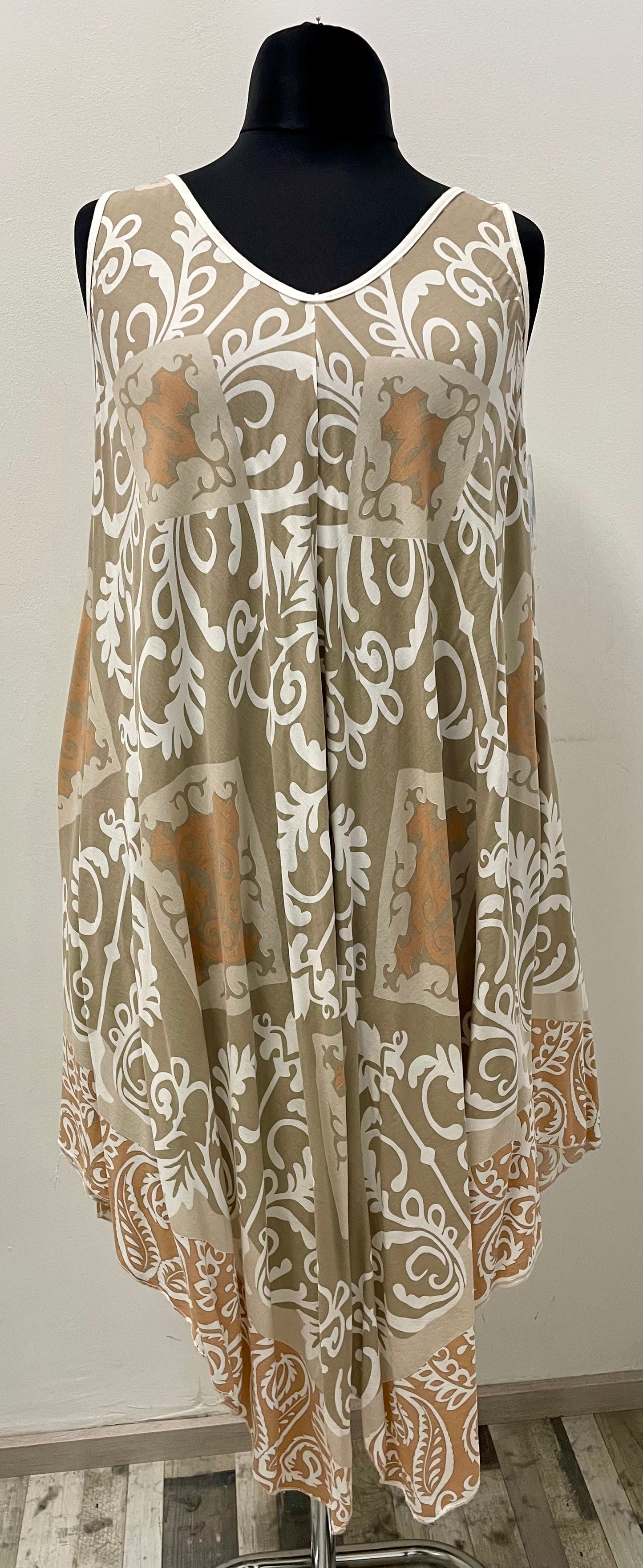 Sommerkleid mit breiten Träger