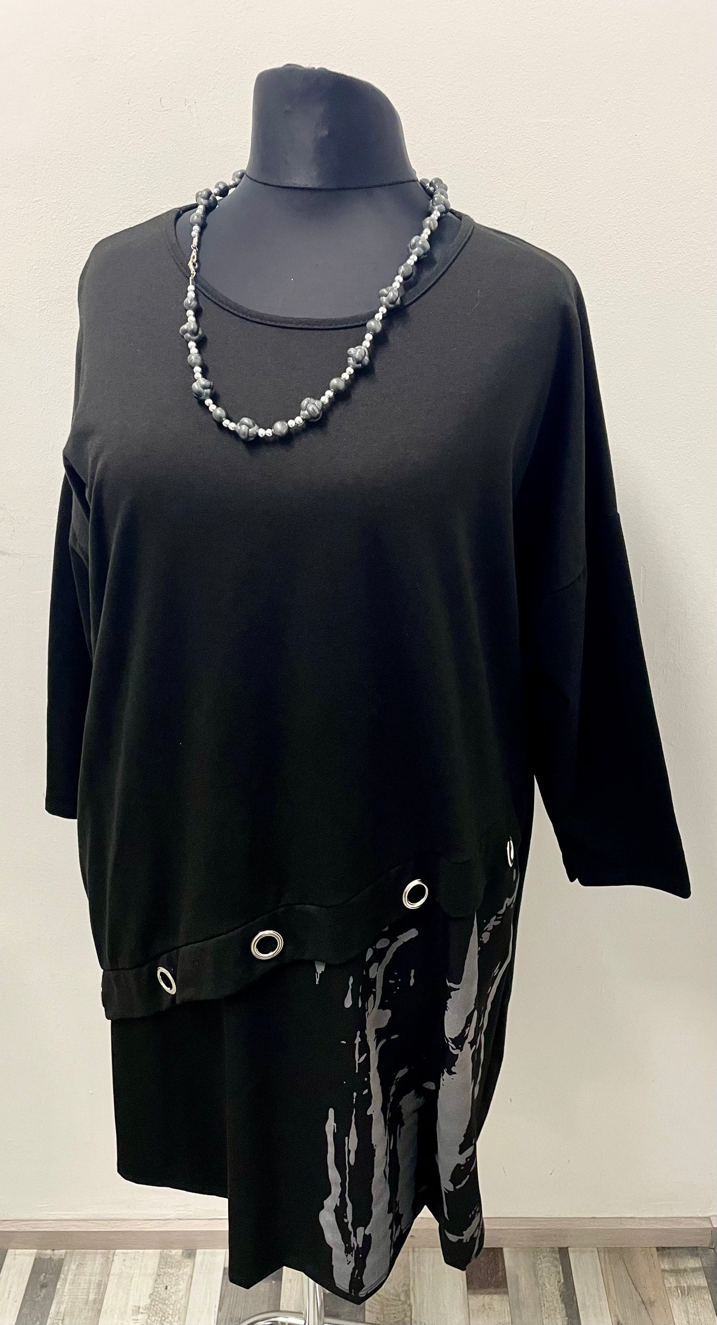 Kleid mit Ziernieten