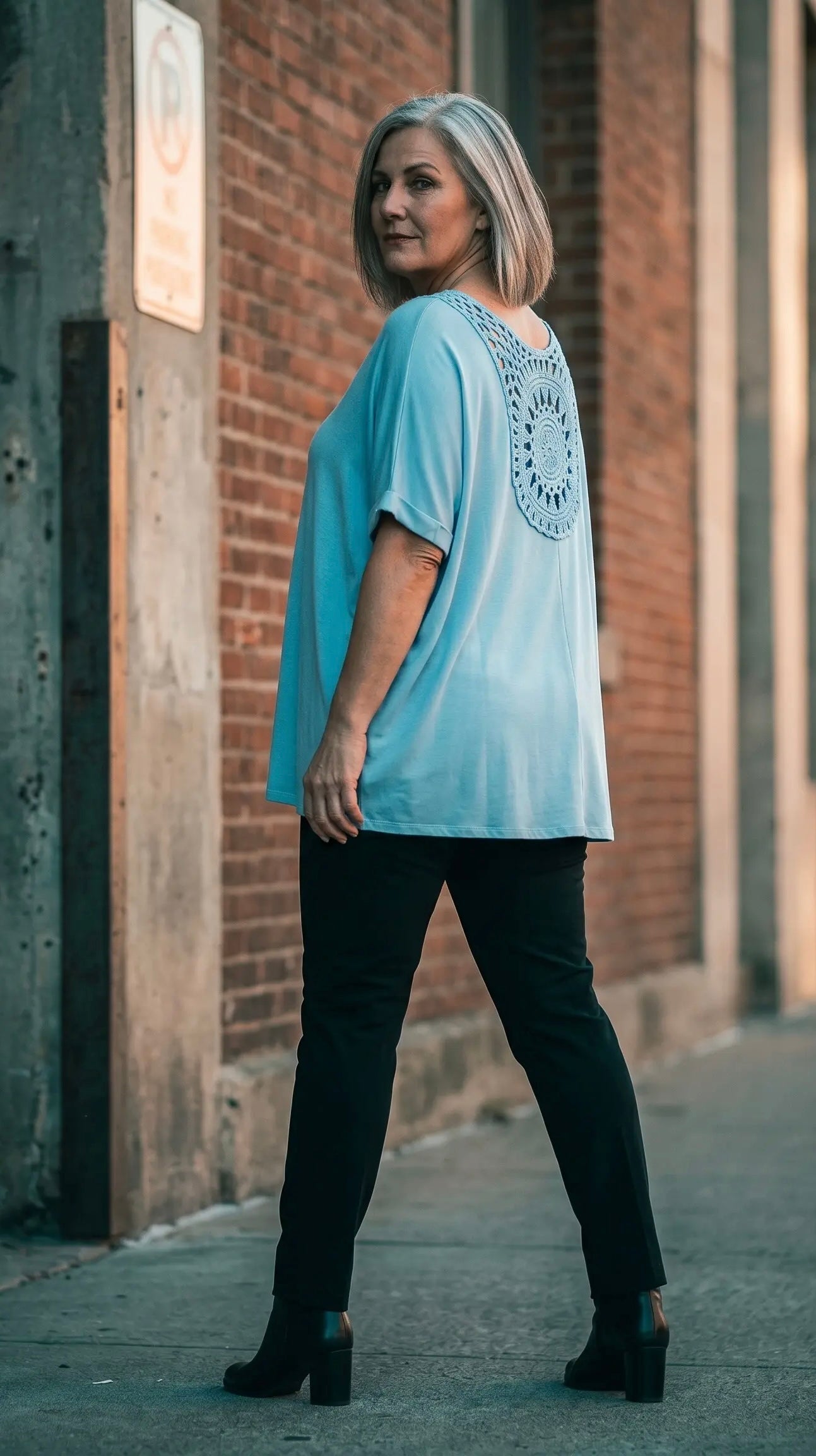 Shirt mit Häkeleinsatz