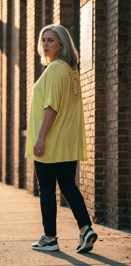 Shirt mit Häkeleinsatz