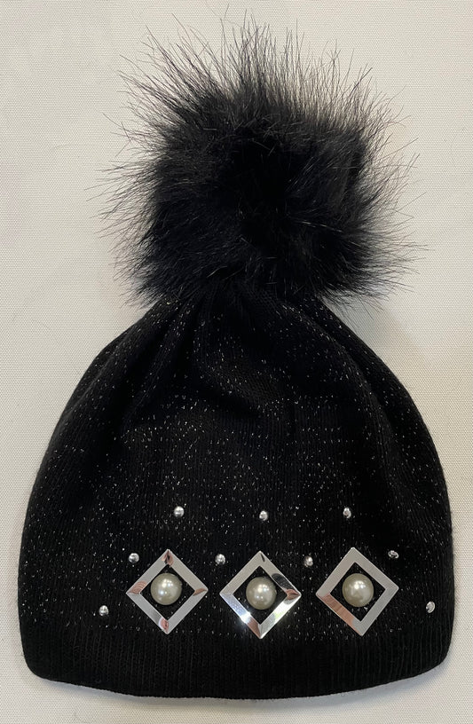 Wollhaube mit silberfarbenen Applikationen