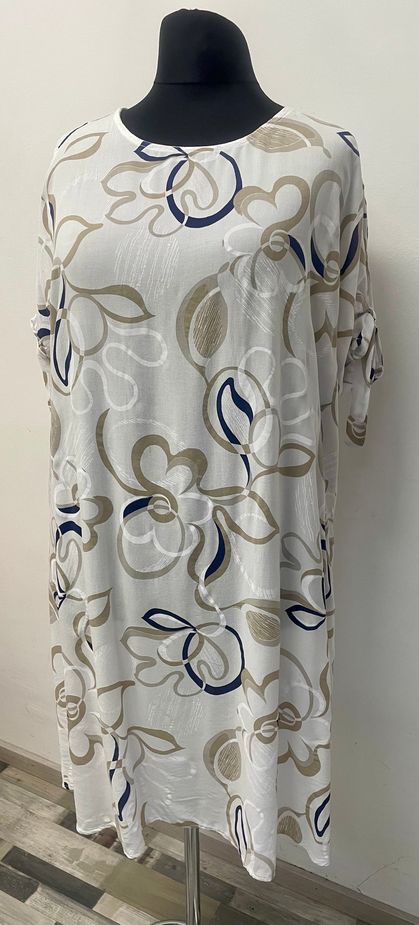 Sommerkleid mit dekorativen Bindedetail