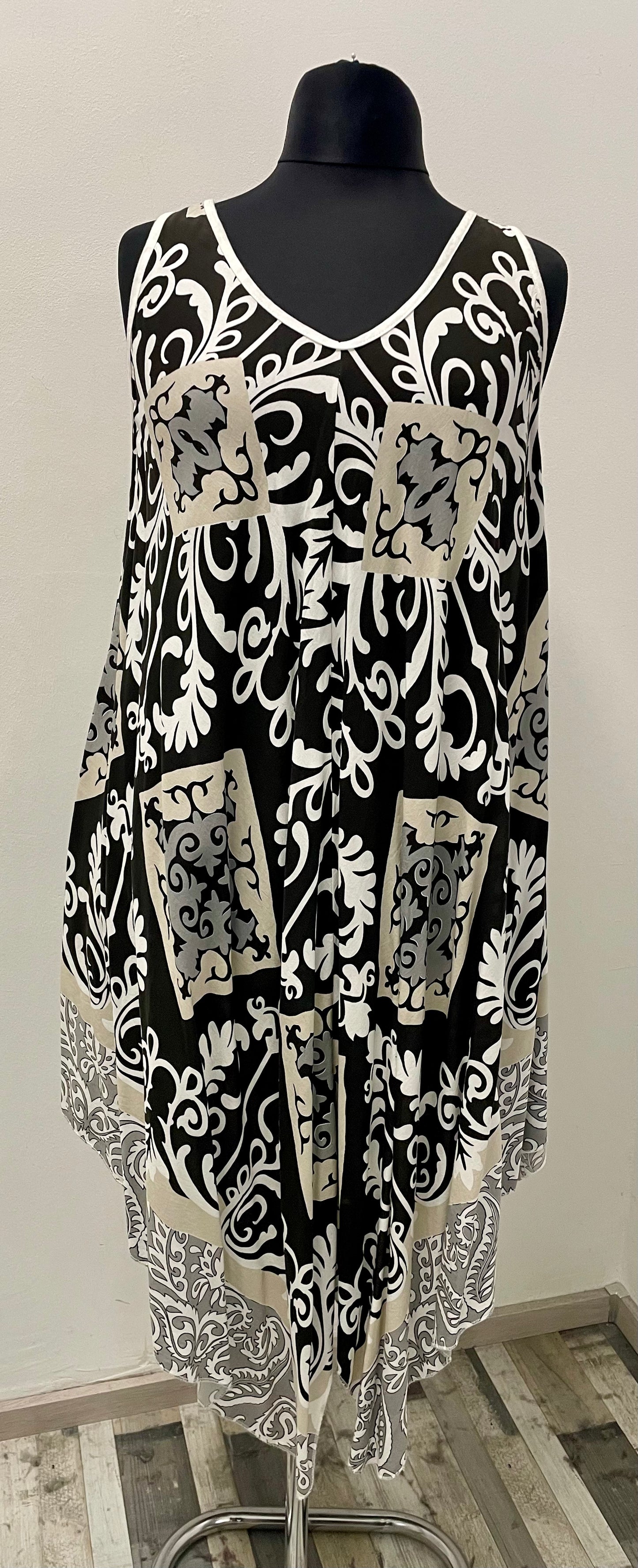 Sommerkleid mit breiten Träger