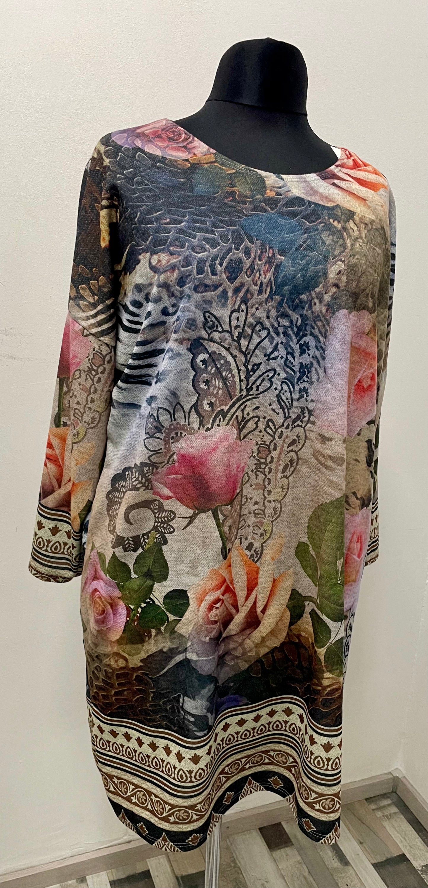 Kleid mit Loop-Schal