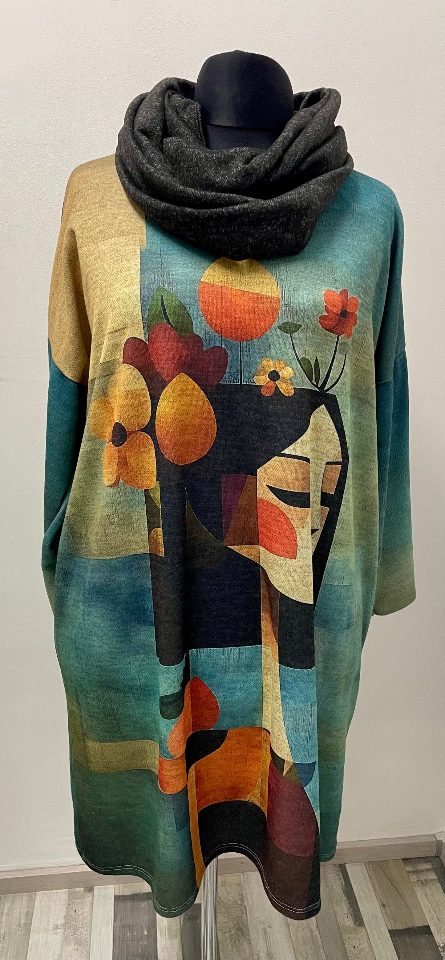 Kleid mit Loop-Schal