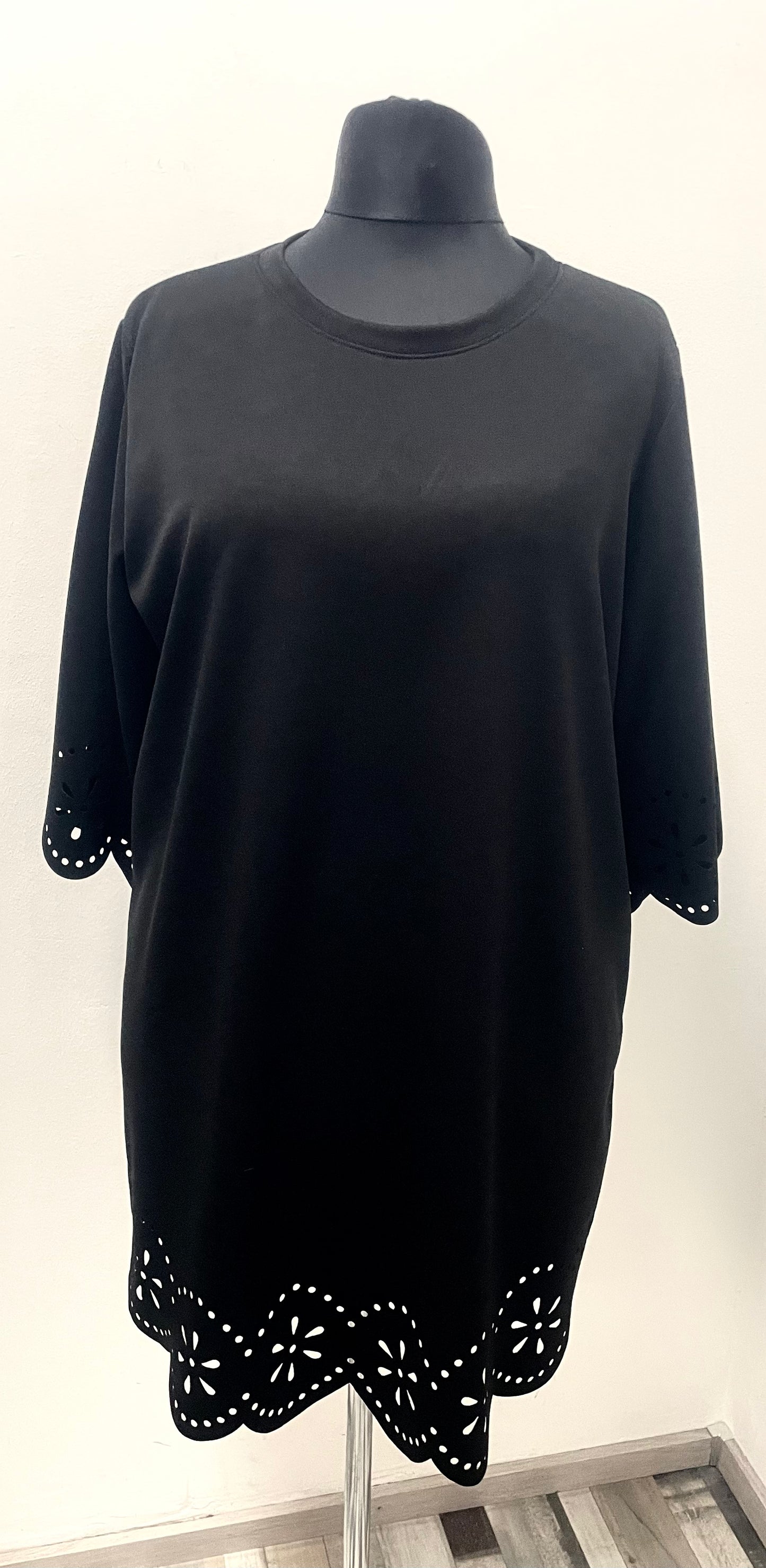 Kleid/Tunika mit Lochmuster