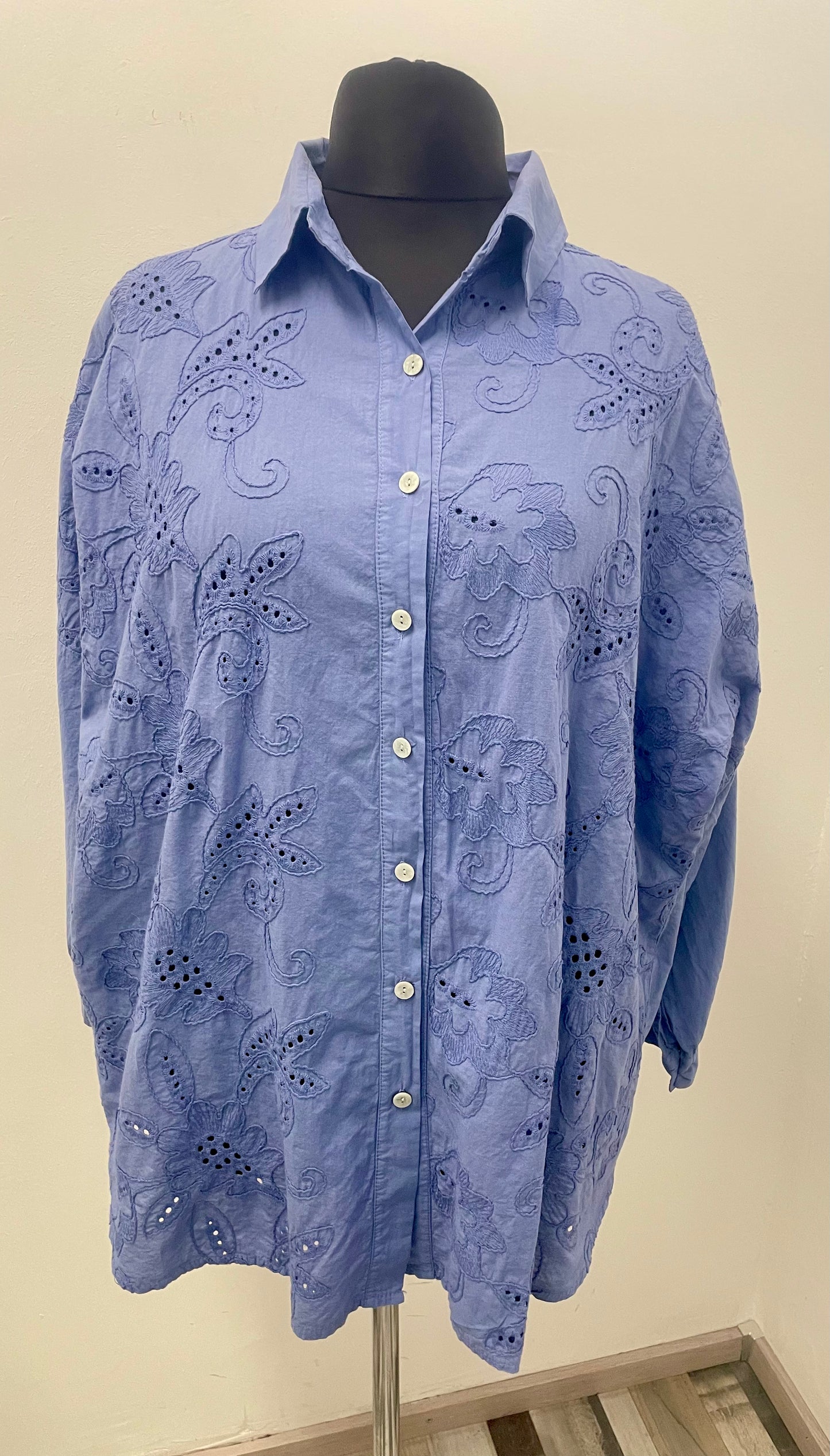 Bluse mit Blumenstickerei