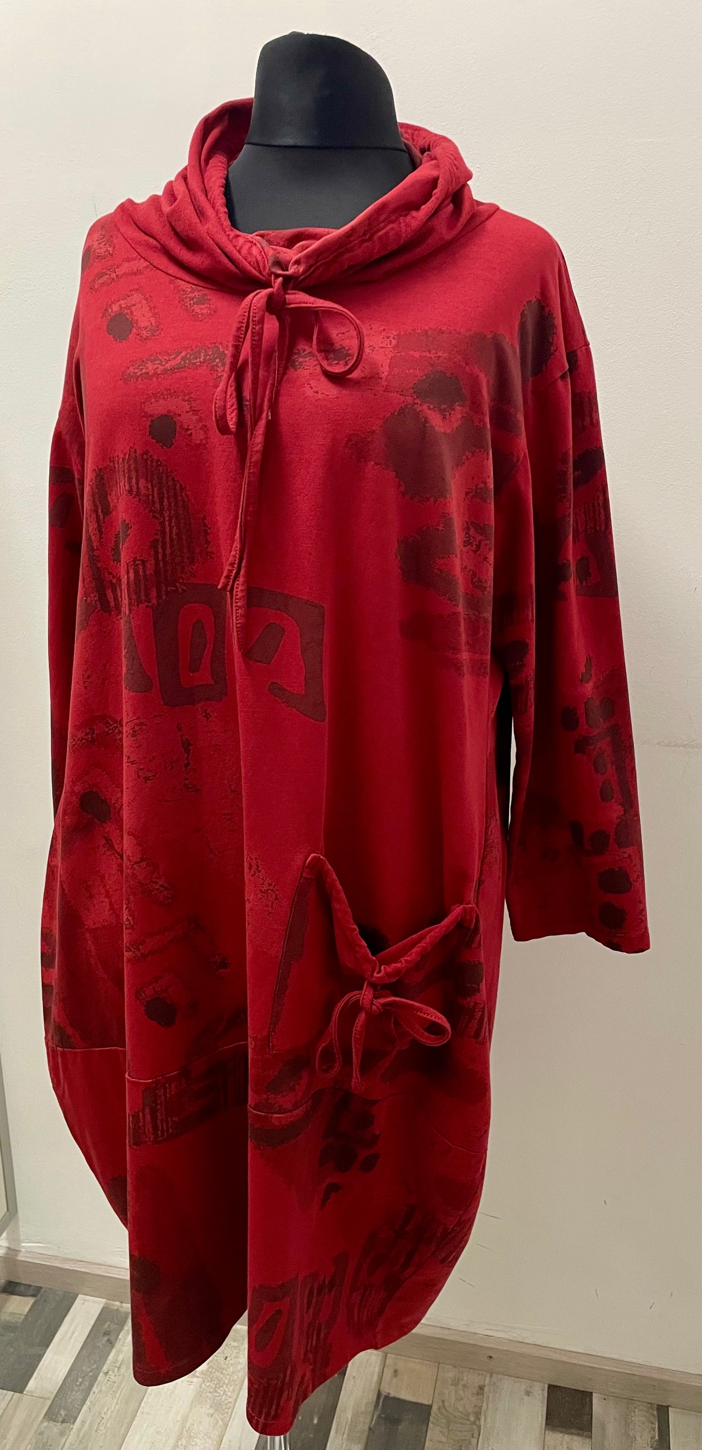 Kleid mit Schlauchkragen und aufgesetzter Tasche