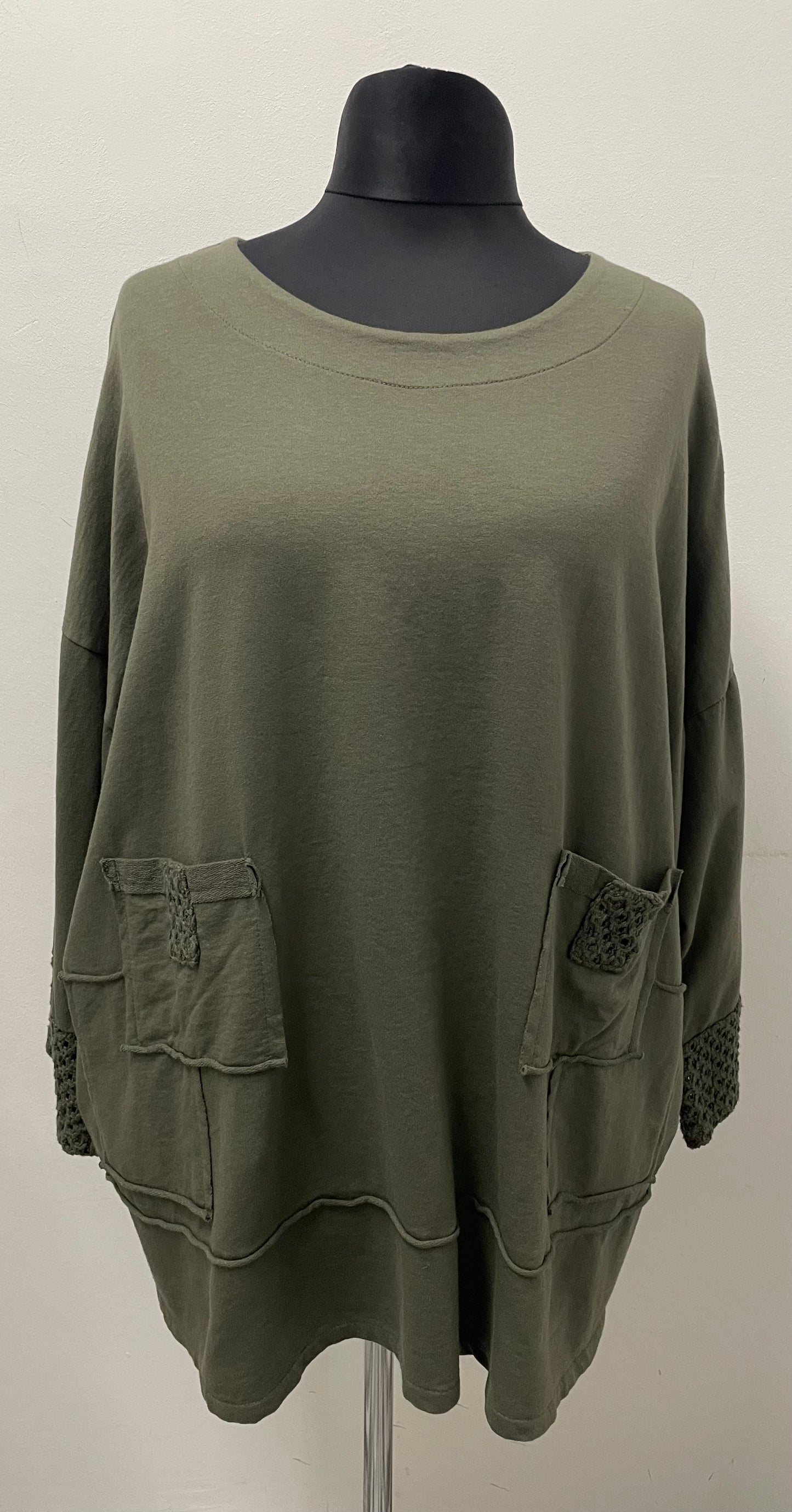 Shirt mit Netzeinsatz an den Ärmeln