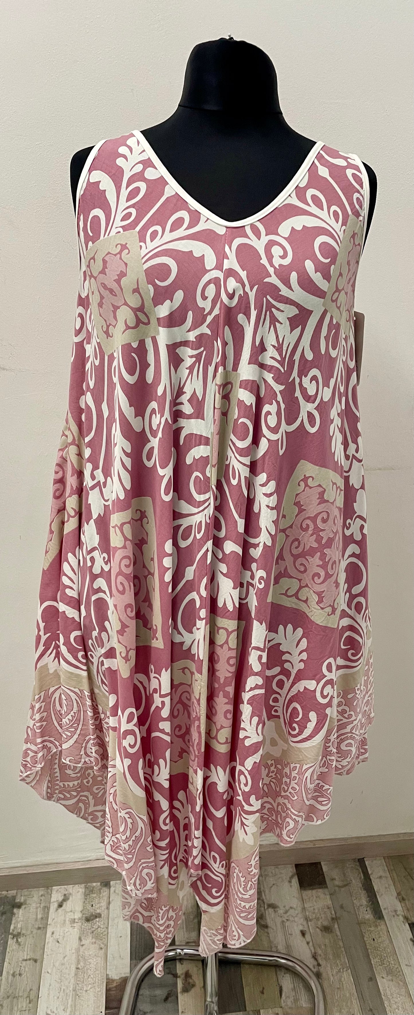 Sommerkleid mit breiten Träger