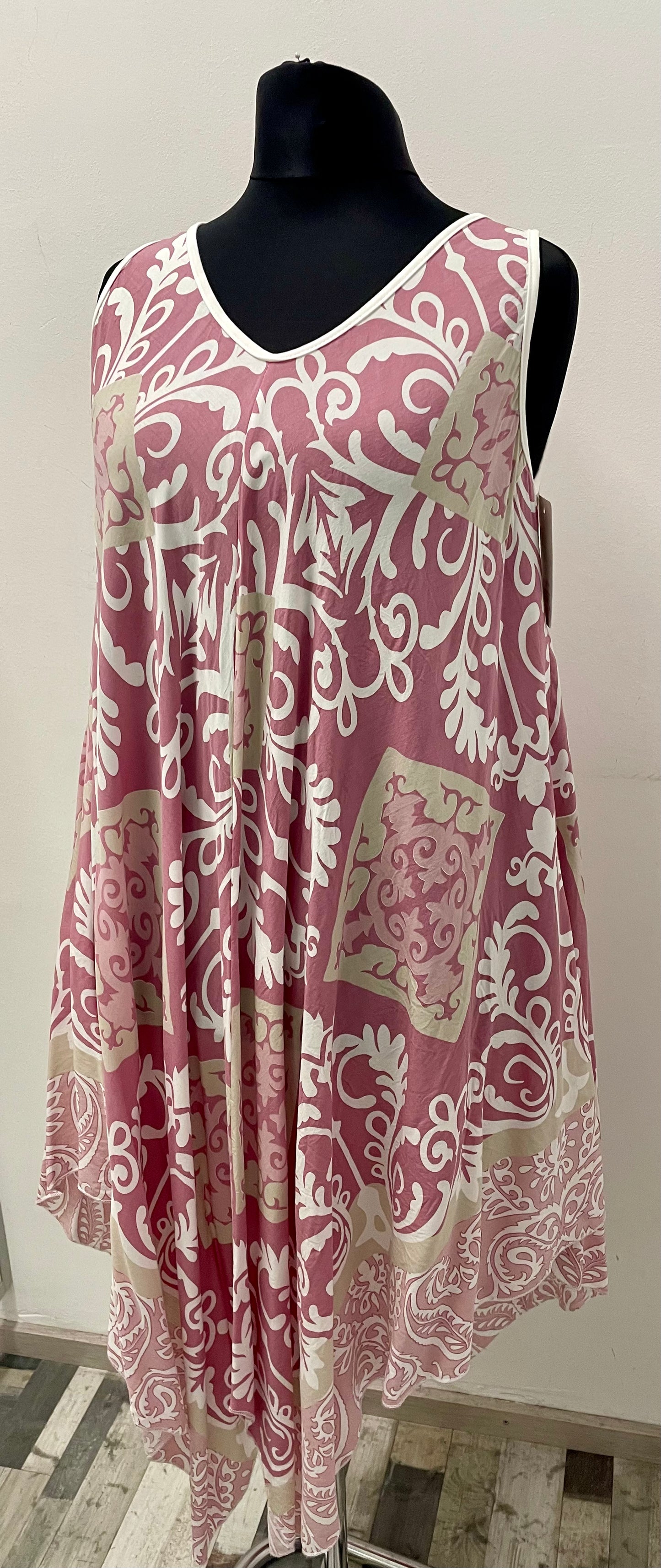 Sommerkleid mit breiten Träger