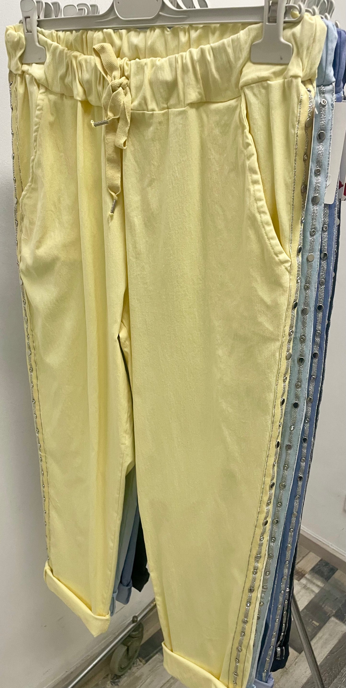Schlupfhose mit seitlichem Streifen