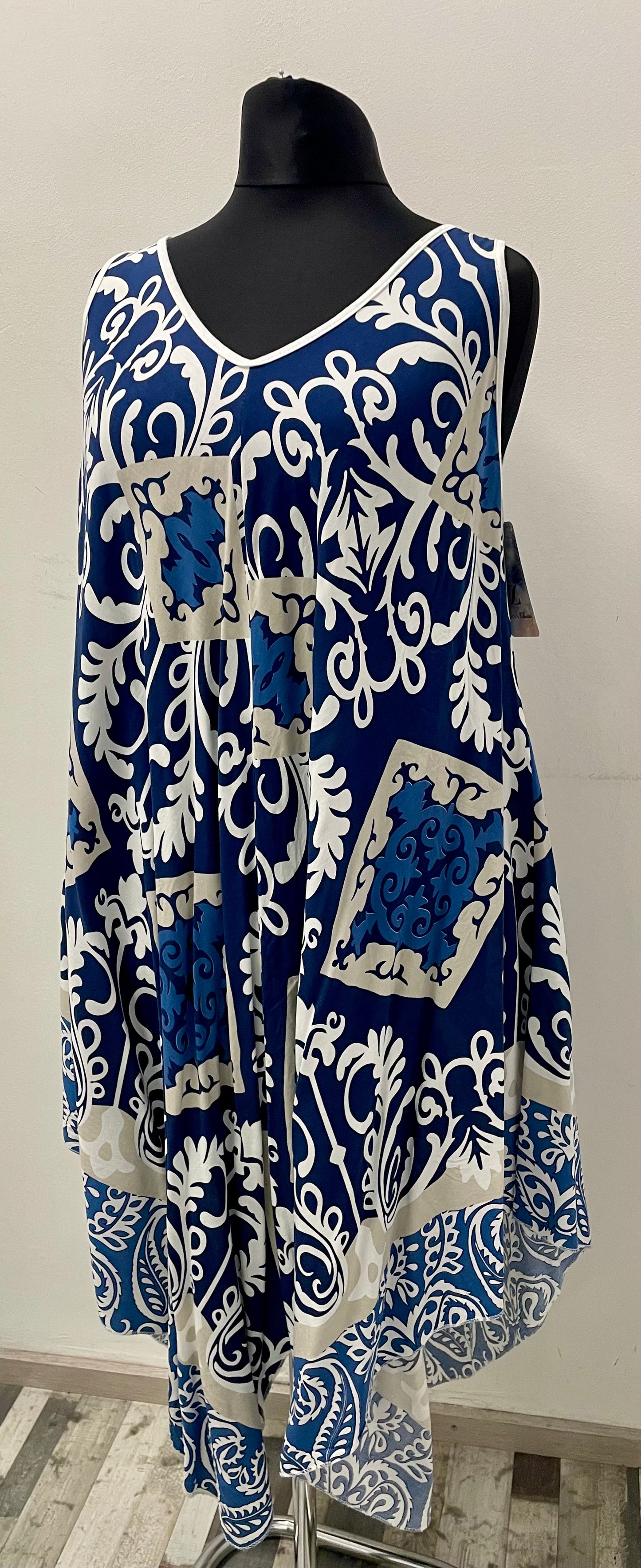 Sommerkleid mit breiten Träger