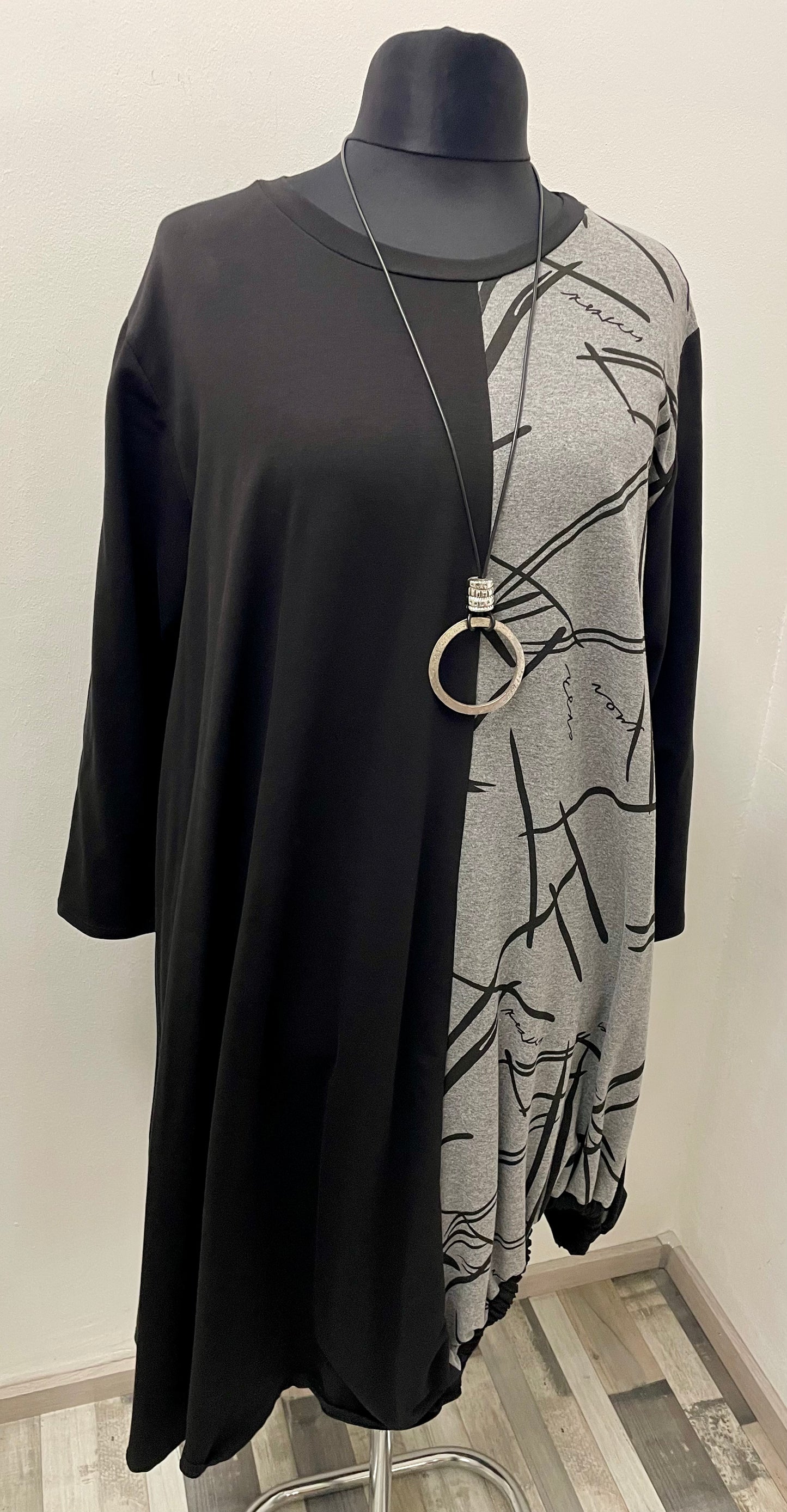 Kleid Schwarz/Grau mit asymmetrischer Optik