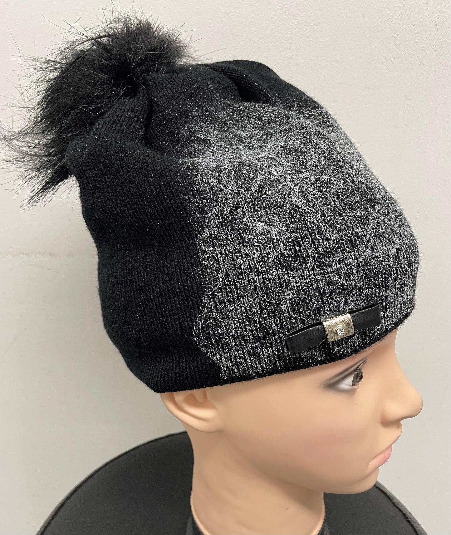 Mütze mit Lurex und Bommel