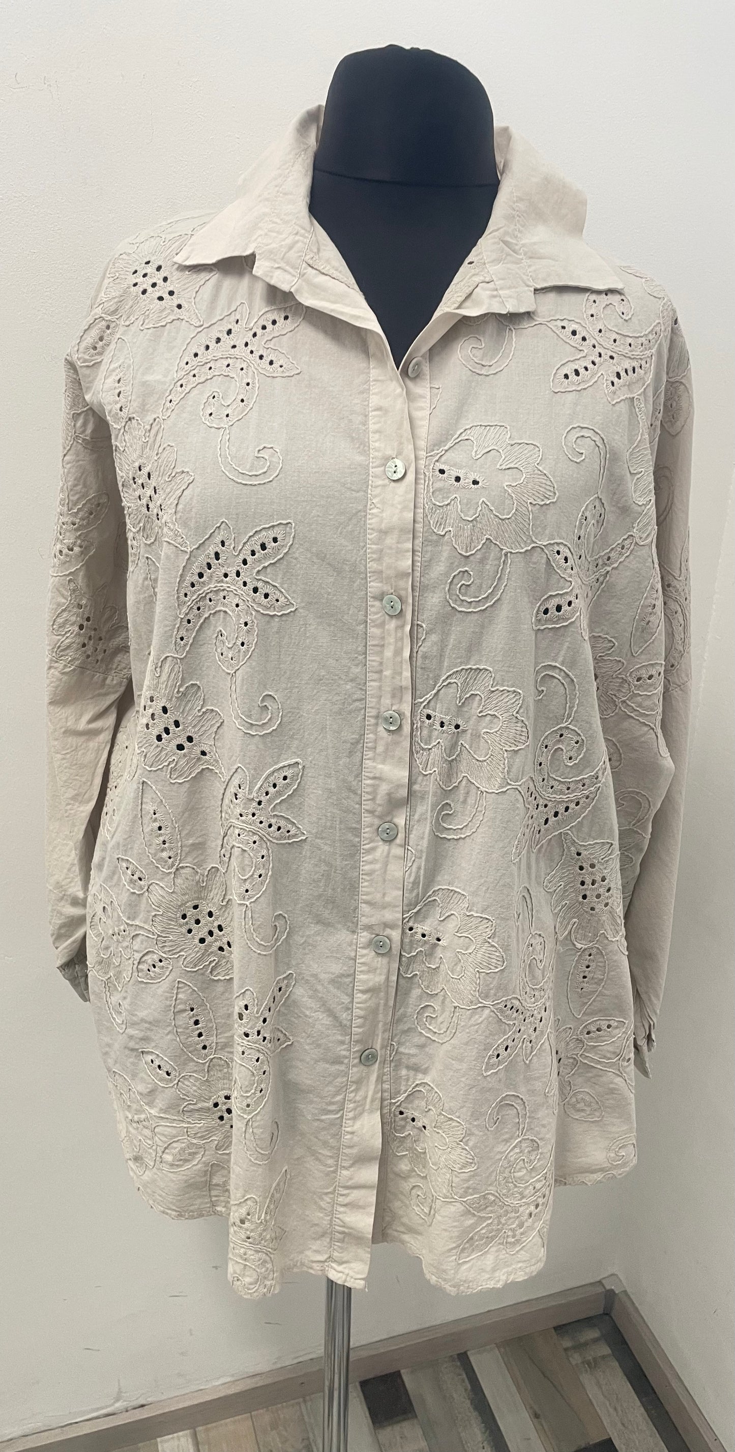 Bluse mit Blumenstickerei